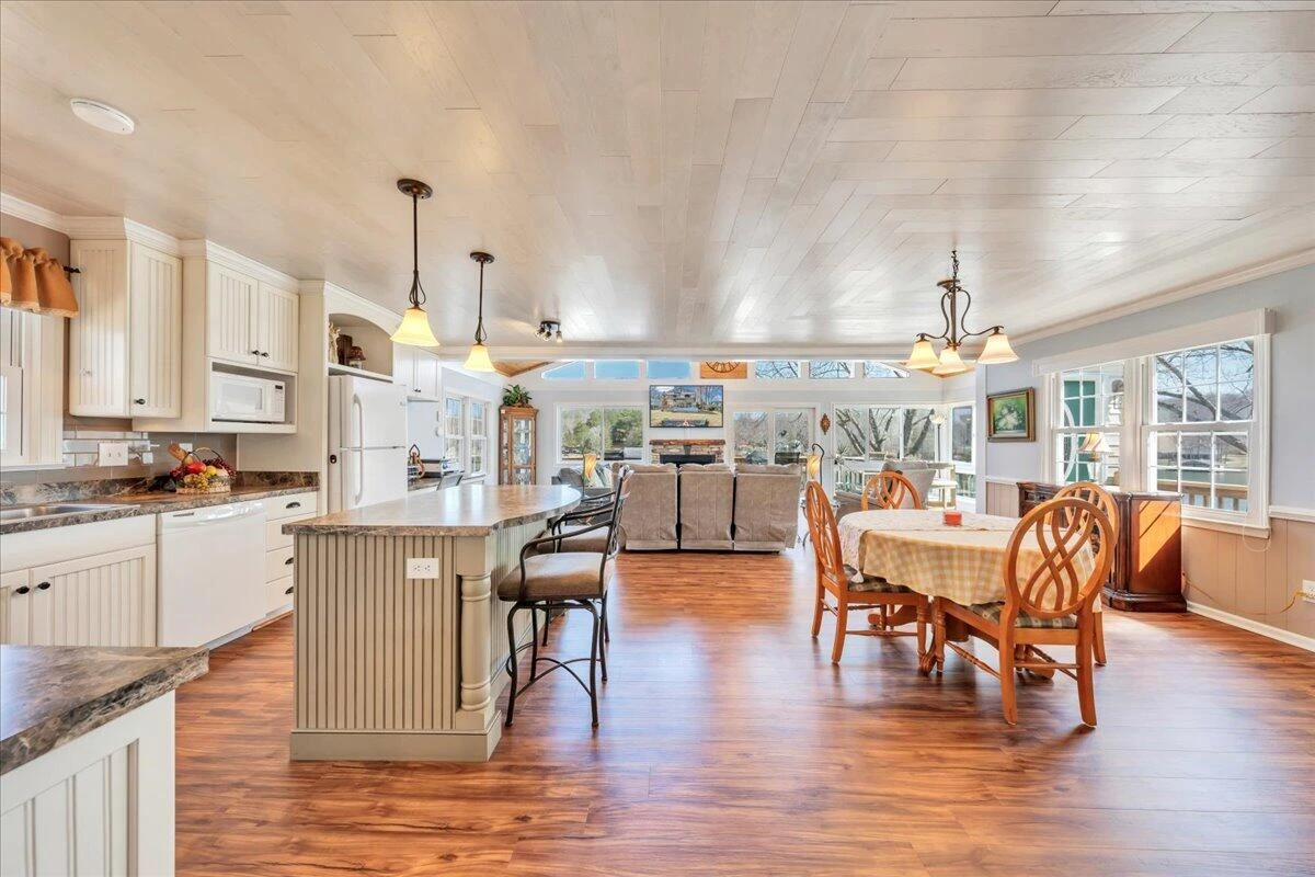 308 HILLTOP DR - Photo 24