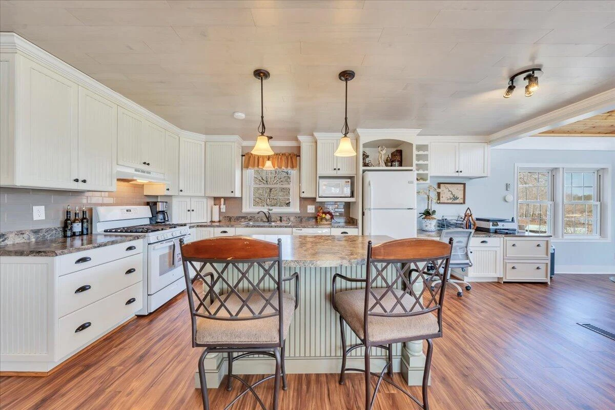308 HILLTOP DR - Photo 25