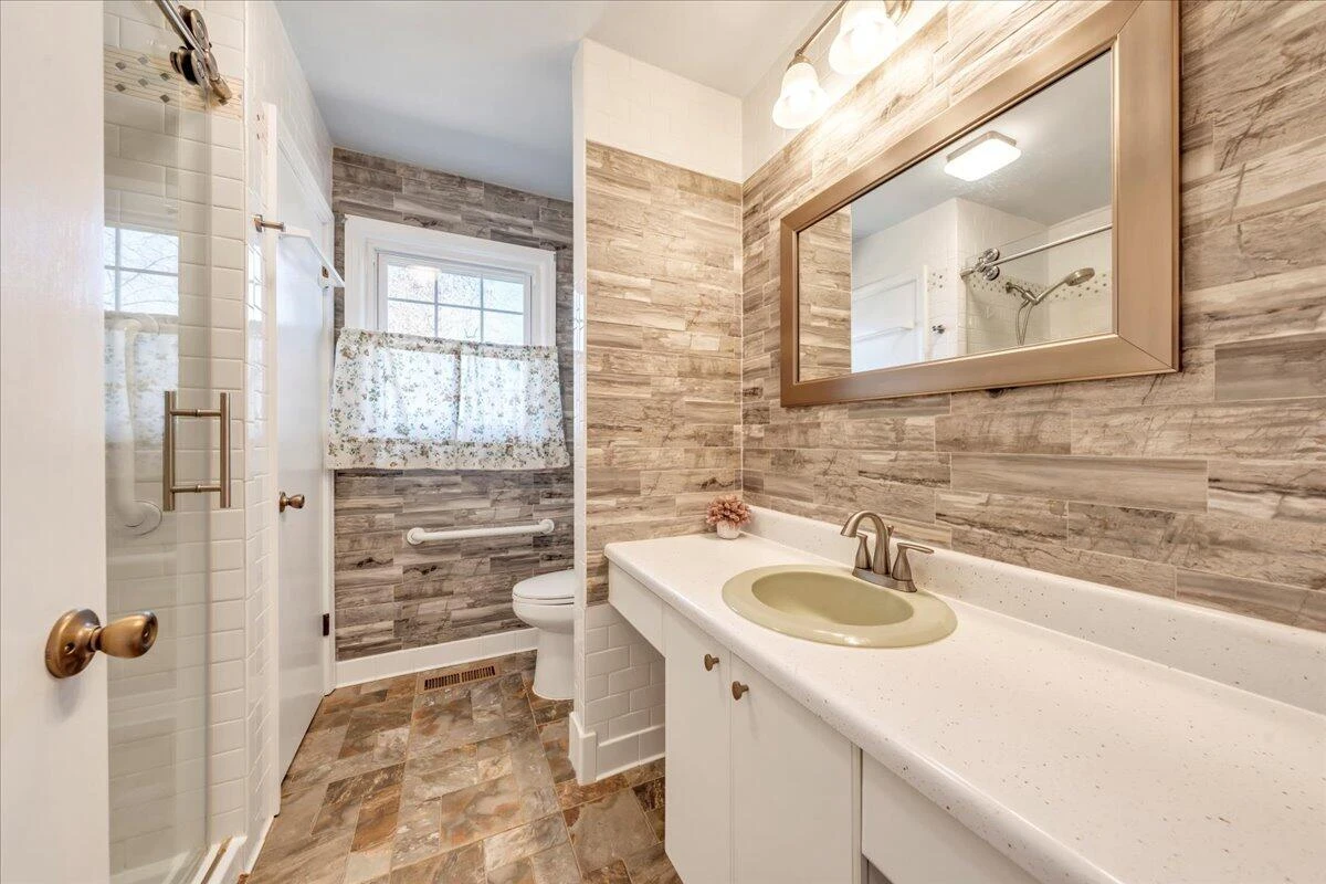 308 HILLTOP DR - Photo 33