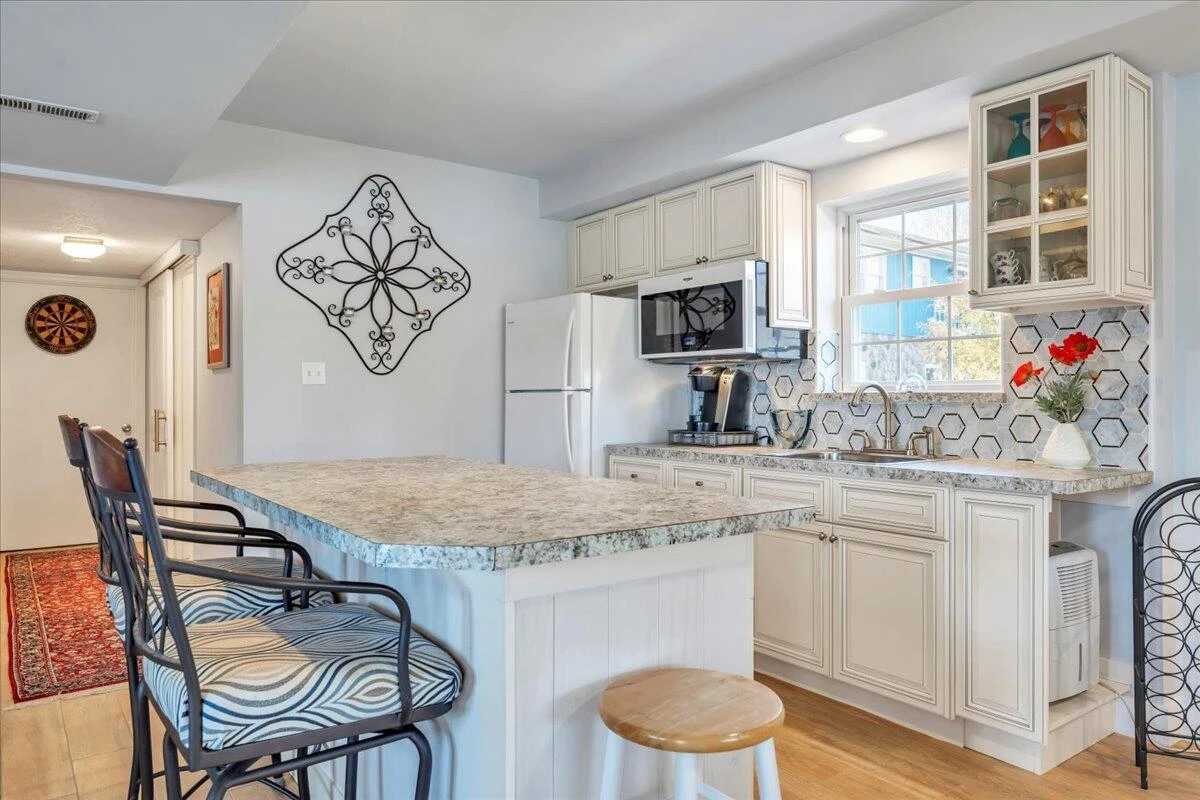 308 HILLTOP DR - Photo 43