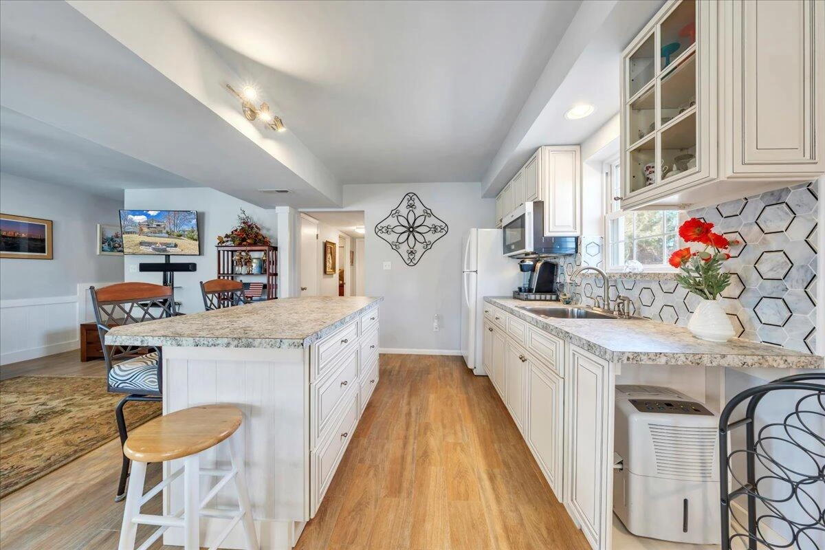 308 HILLTOP DR - Photo 44
