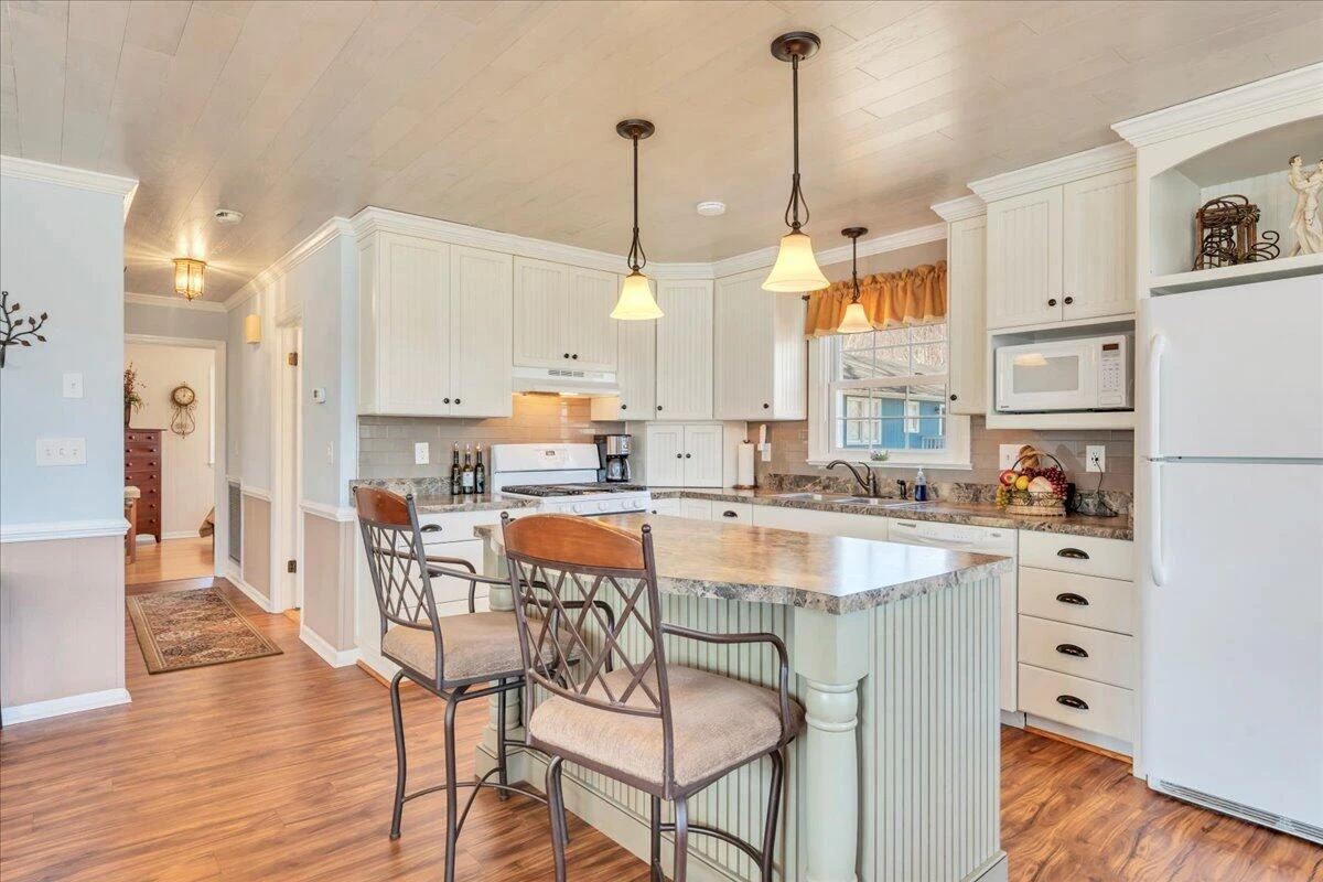 308 HILLTOP DR - Photo 7