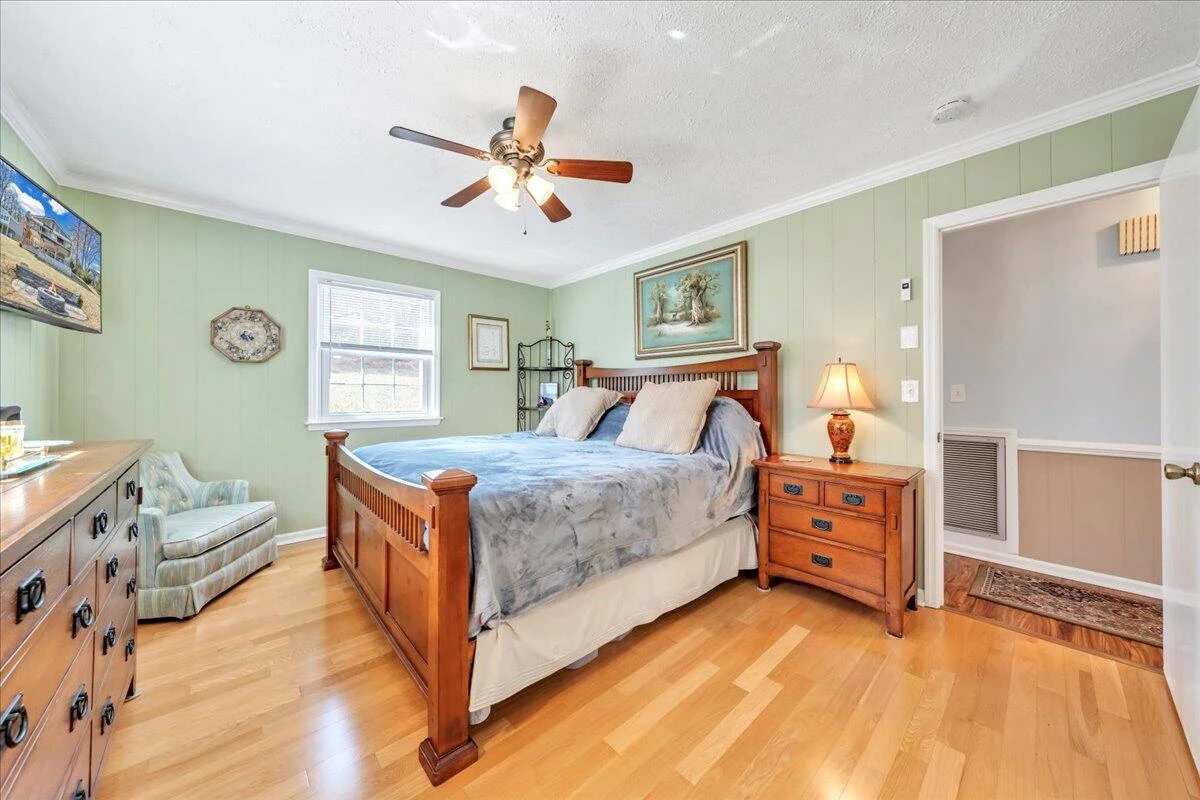 308 HILLTOP DR - Photo 8