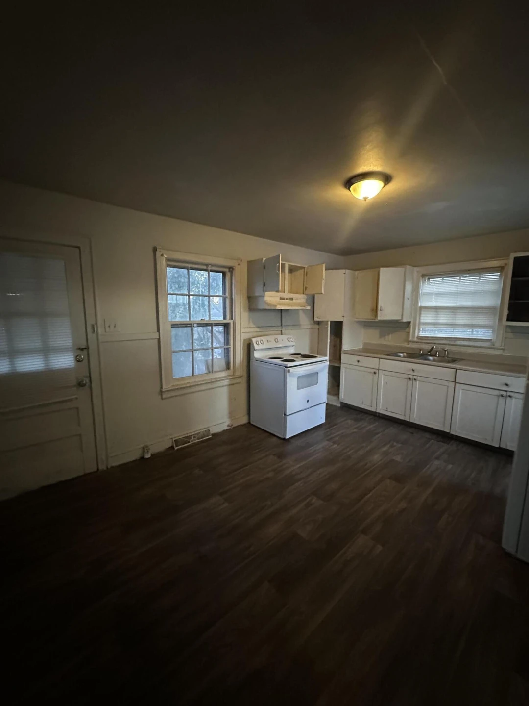 1301 Monroe ST - Photo 3