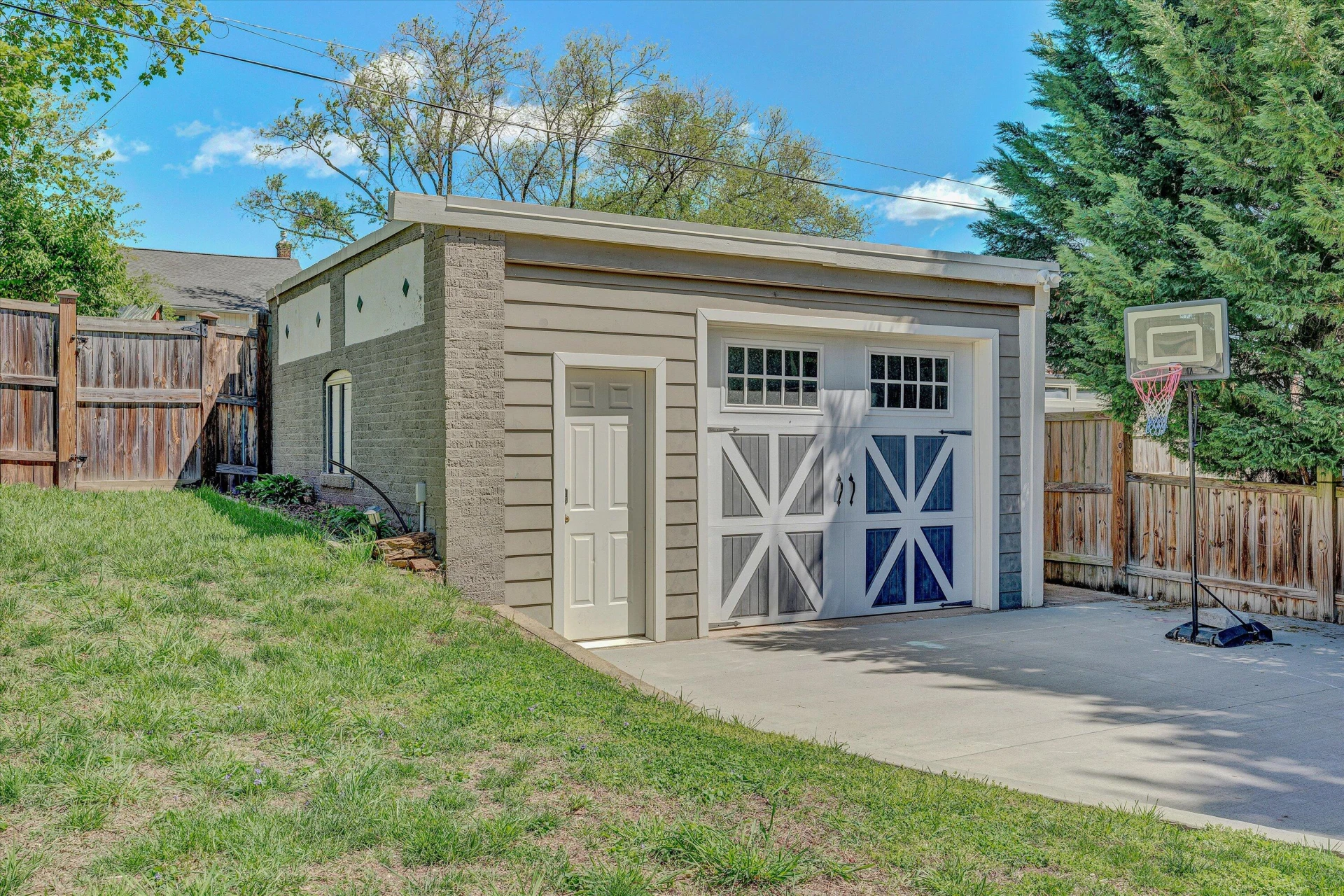 2029 Maiden LN - Photo 32