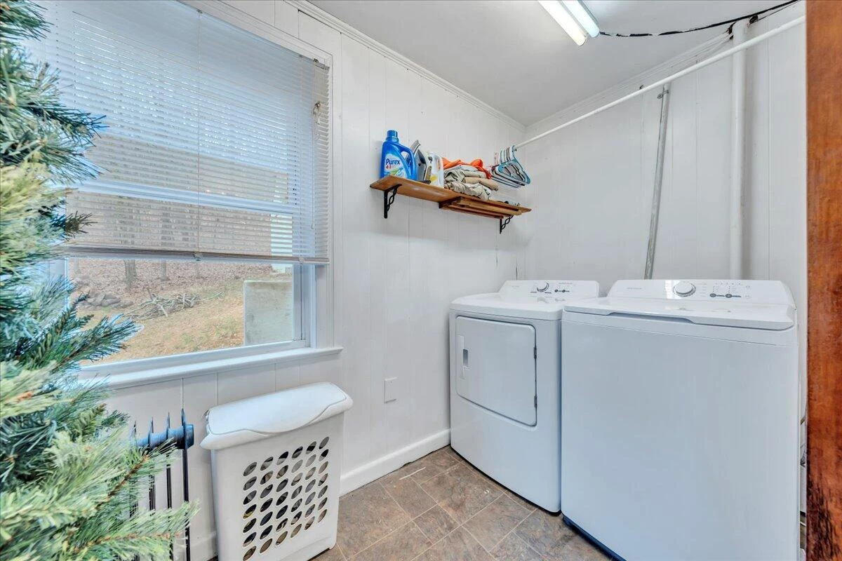 4439 YELLOW MOUNTAIN RD - Photo 21