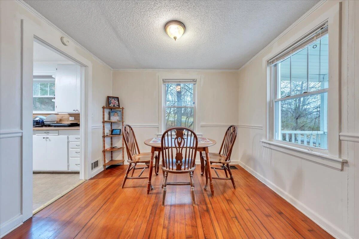 4439 YELLOW MOUNTAIN RD - Photo 4
