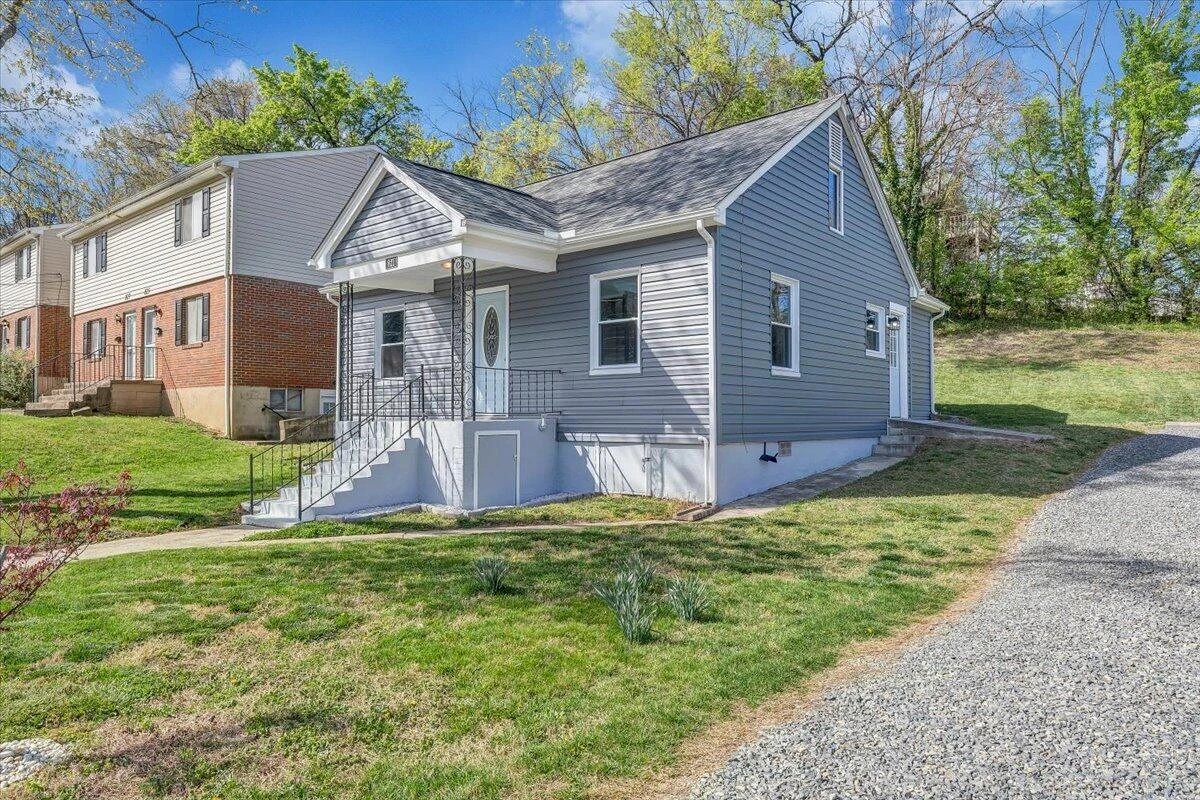 821 Kerns AVE