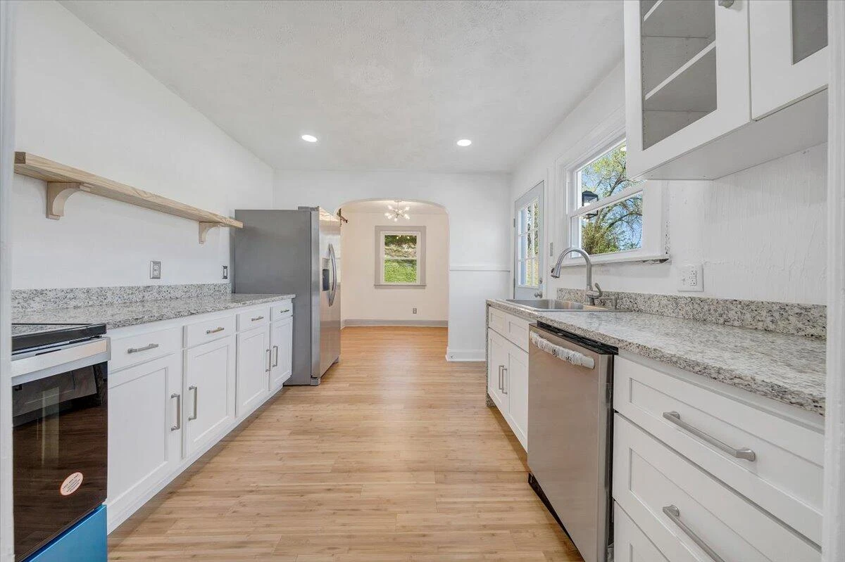 821 Kerns AVE - Photo 10