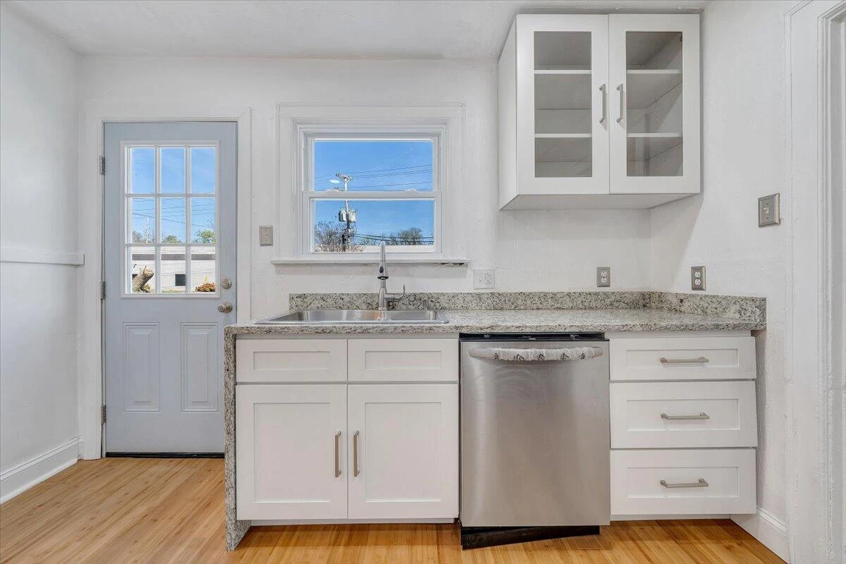 821 Kerns AVE - Photo 11