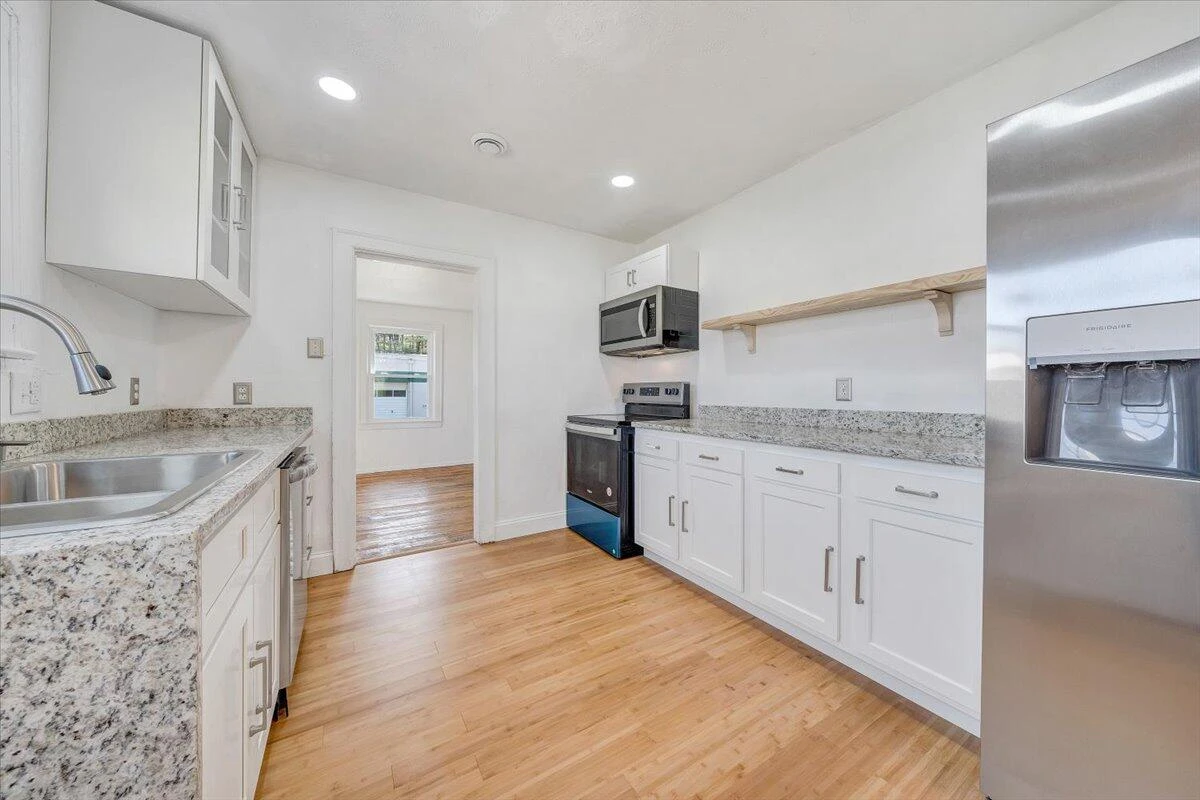 821 Kerns AVE - Photo 13