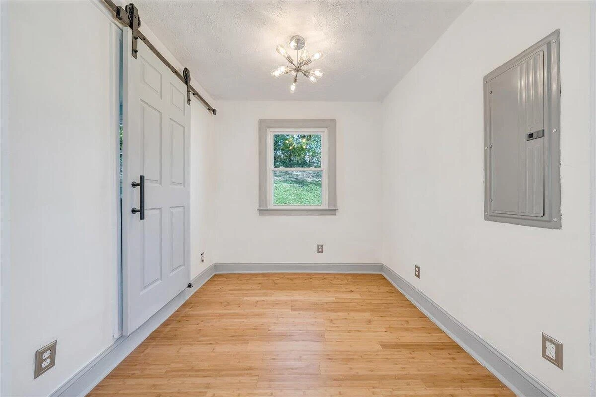 821 Kerns AVE - Photo 14