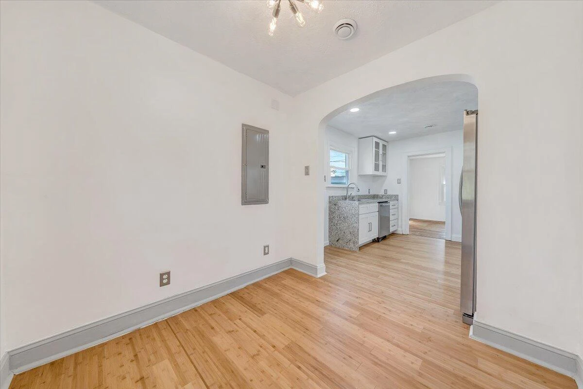 821 Kerns AVE - Photo 15