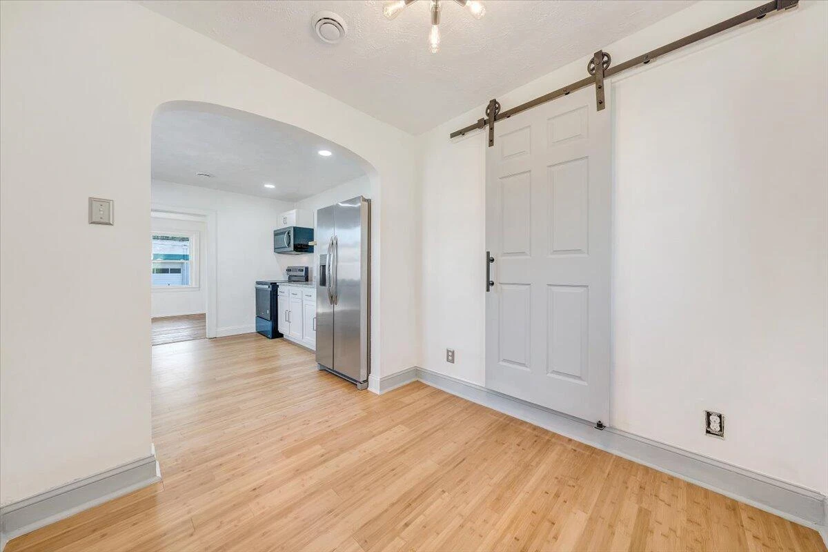 821 Kerns AVE - Photo 16