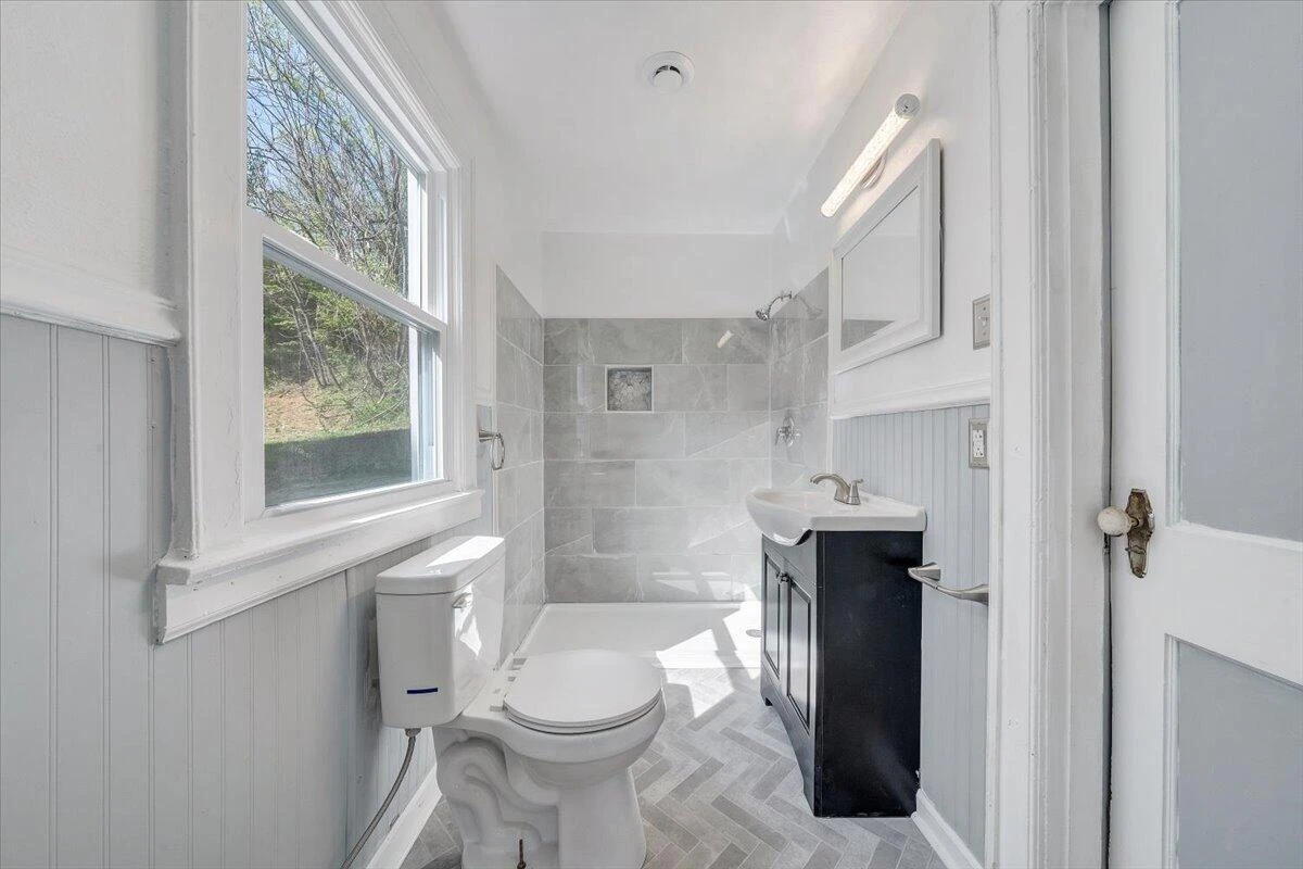 821 Kerns AVE - Photo 21