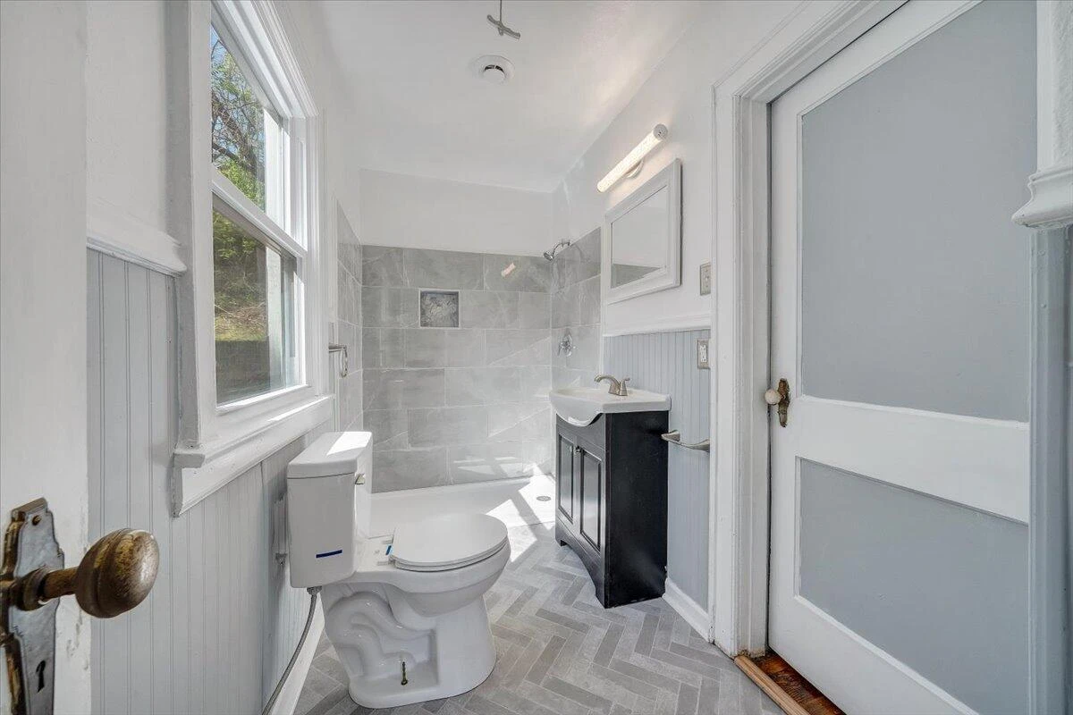 821 Kerns AVE - Photo 22
