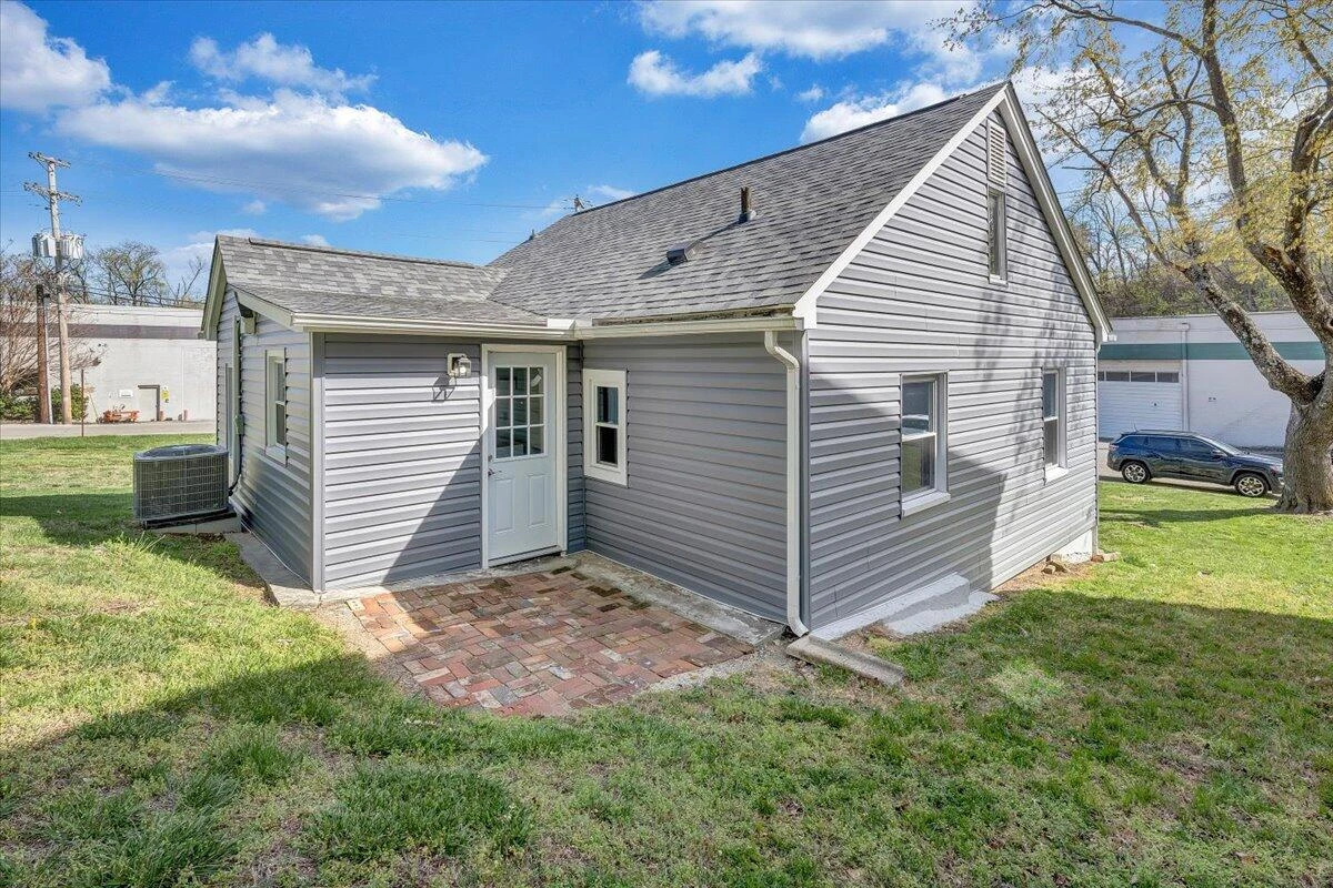 821 Kerns AVE - Photo 3