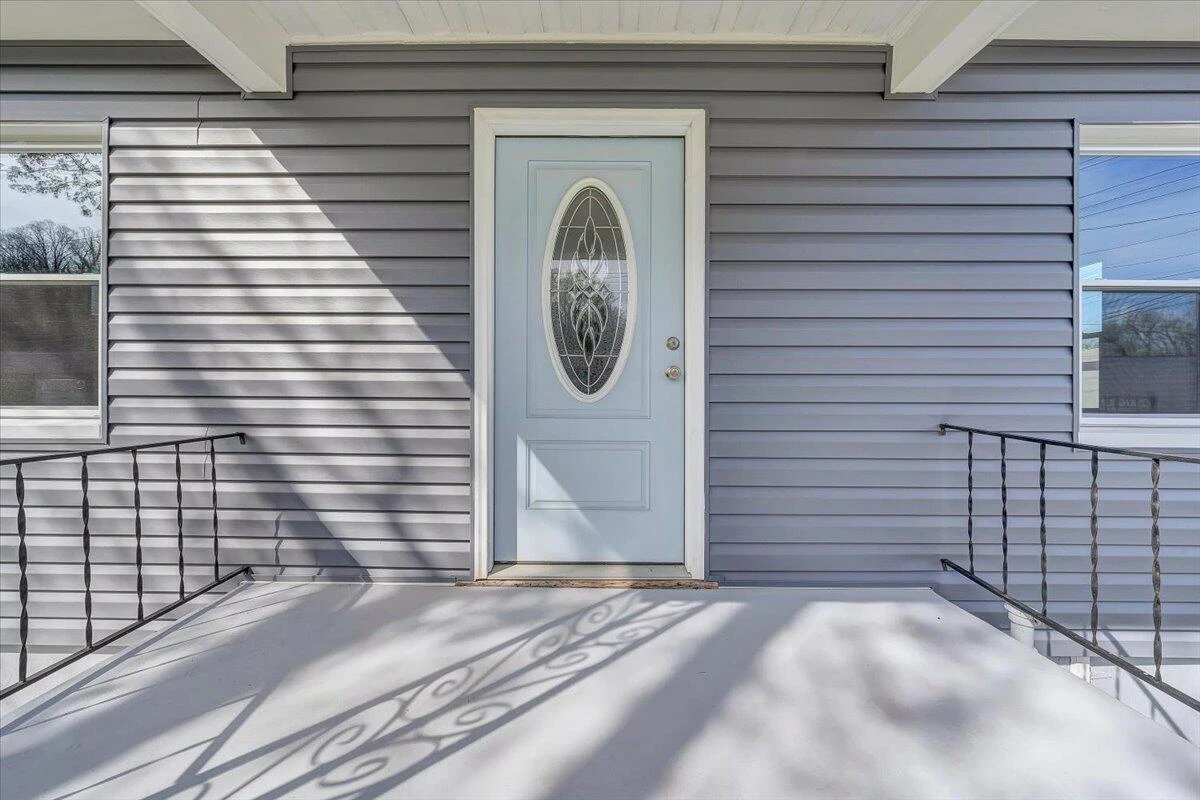 821 Kerns AVE - Photo 4