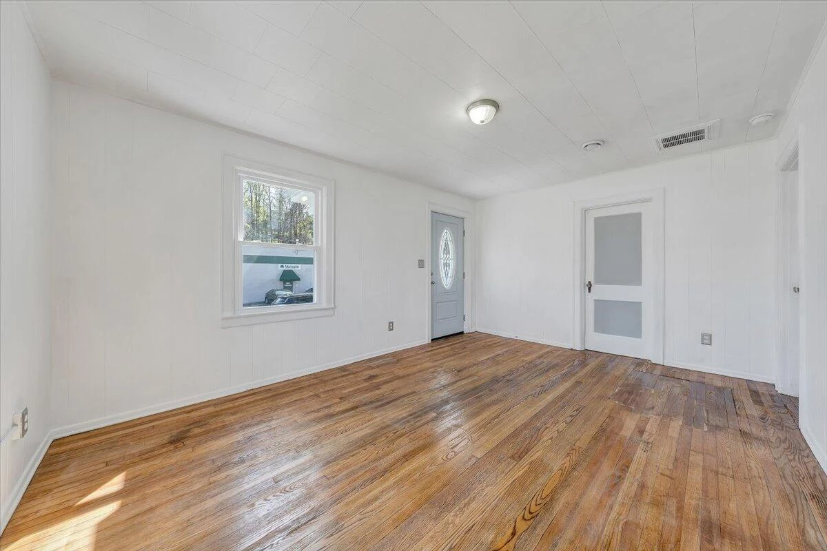 821 Kerns AVE - Photo 8