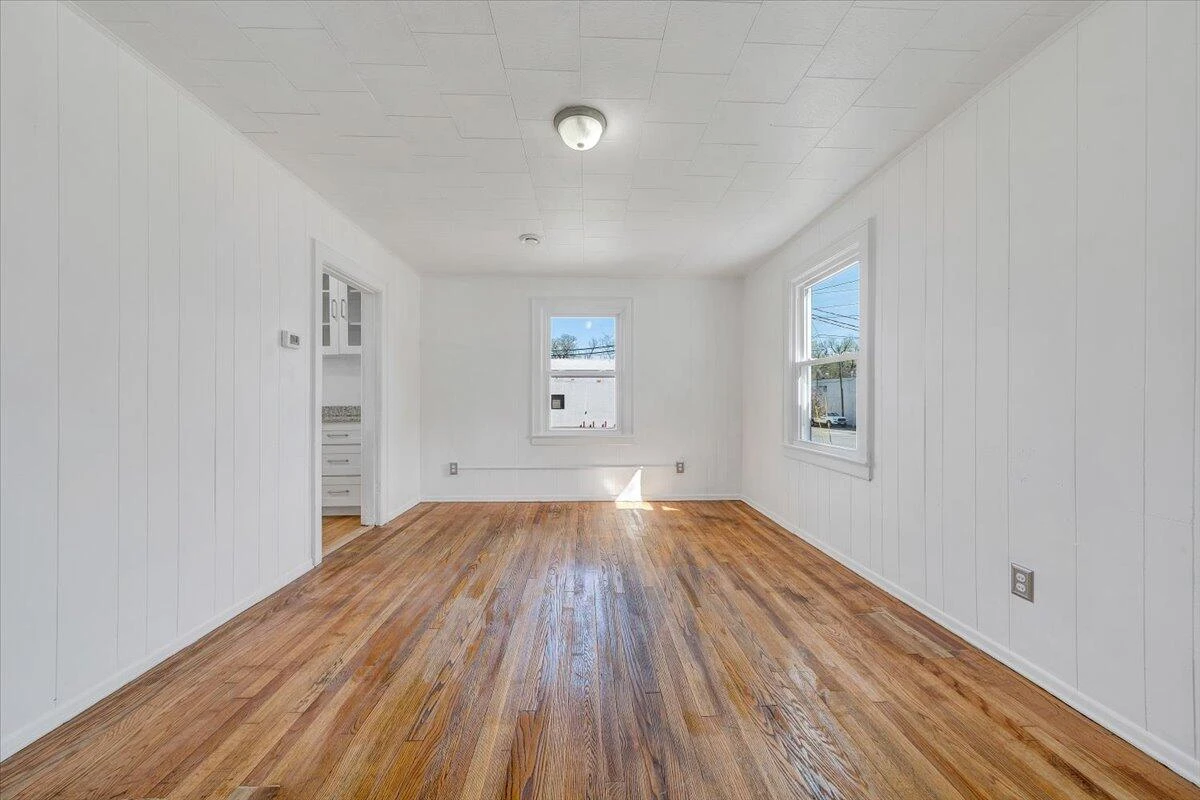 821 Kerns AVE - Photo 9