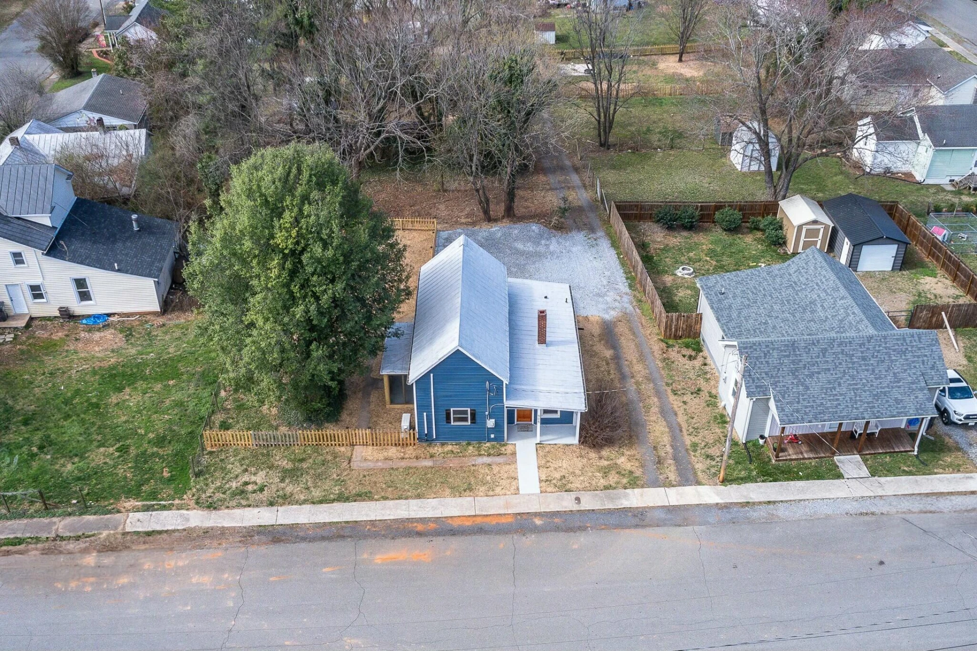905 Judd ST - Photo 3