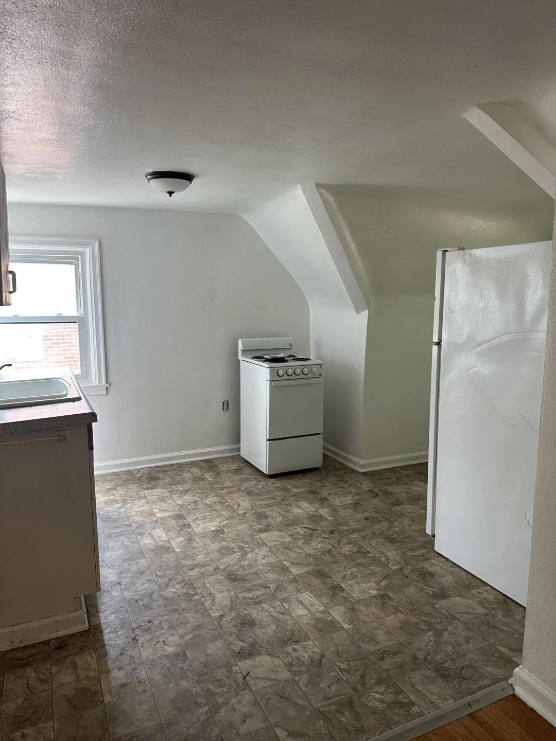 3521 Valley View AVE - Photo 5