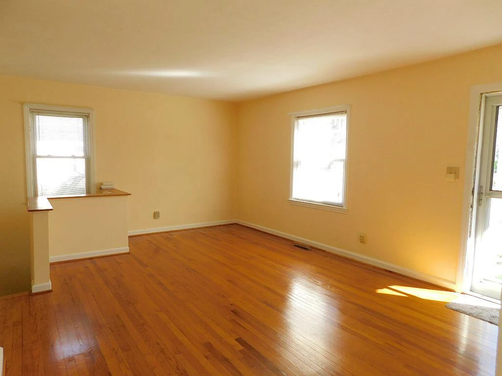 1831 Fareham RD - Photo 3