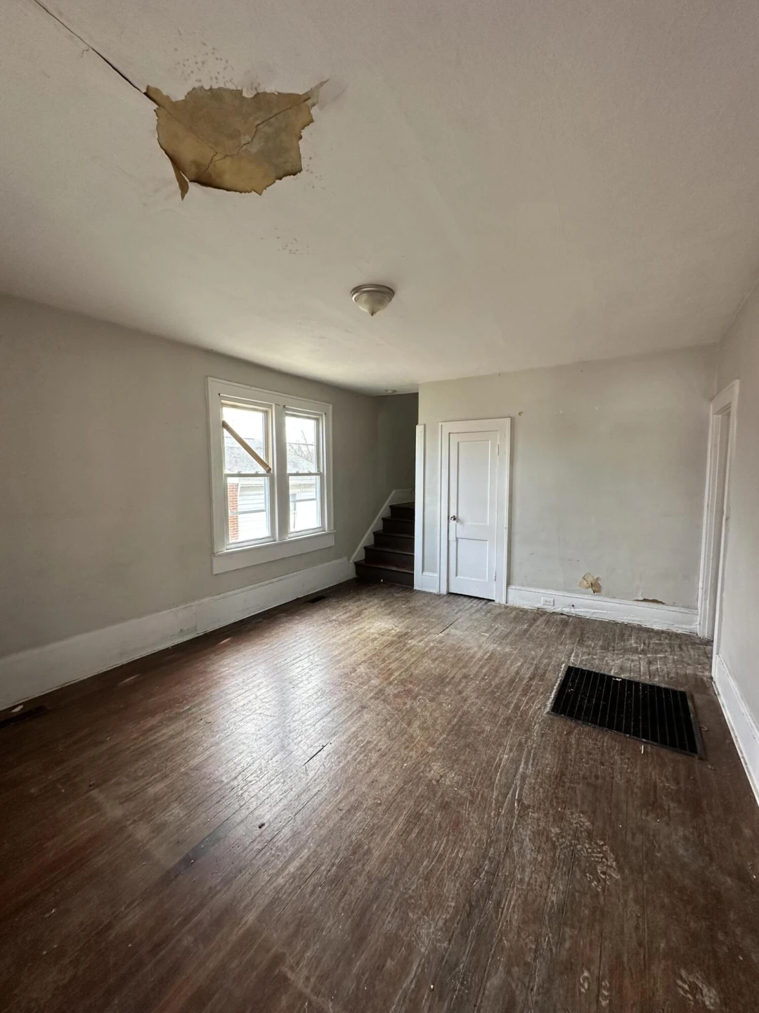 1224 Thomas AVE - Photo 2