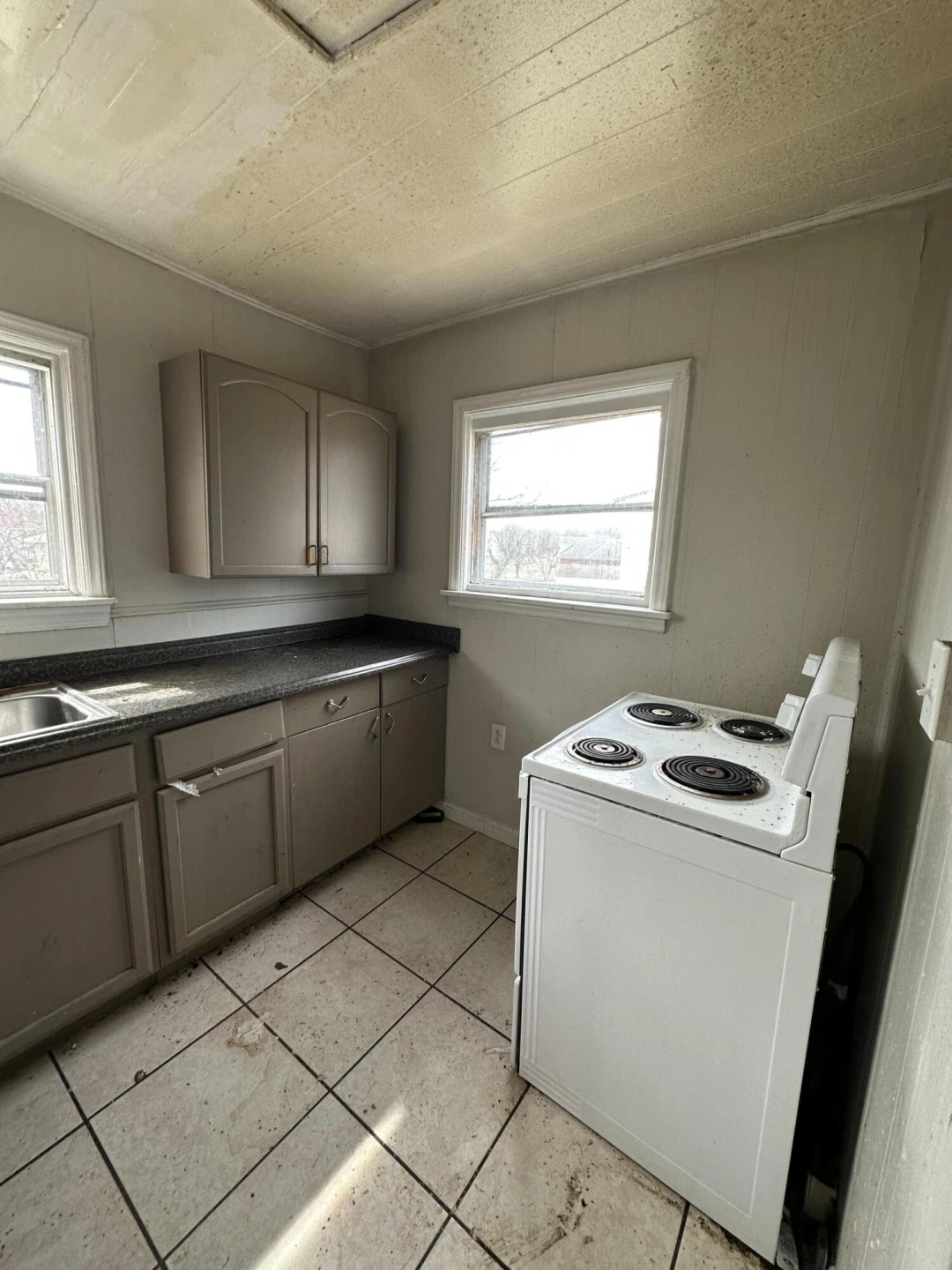 1224 Thomas AVE - Photo 5