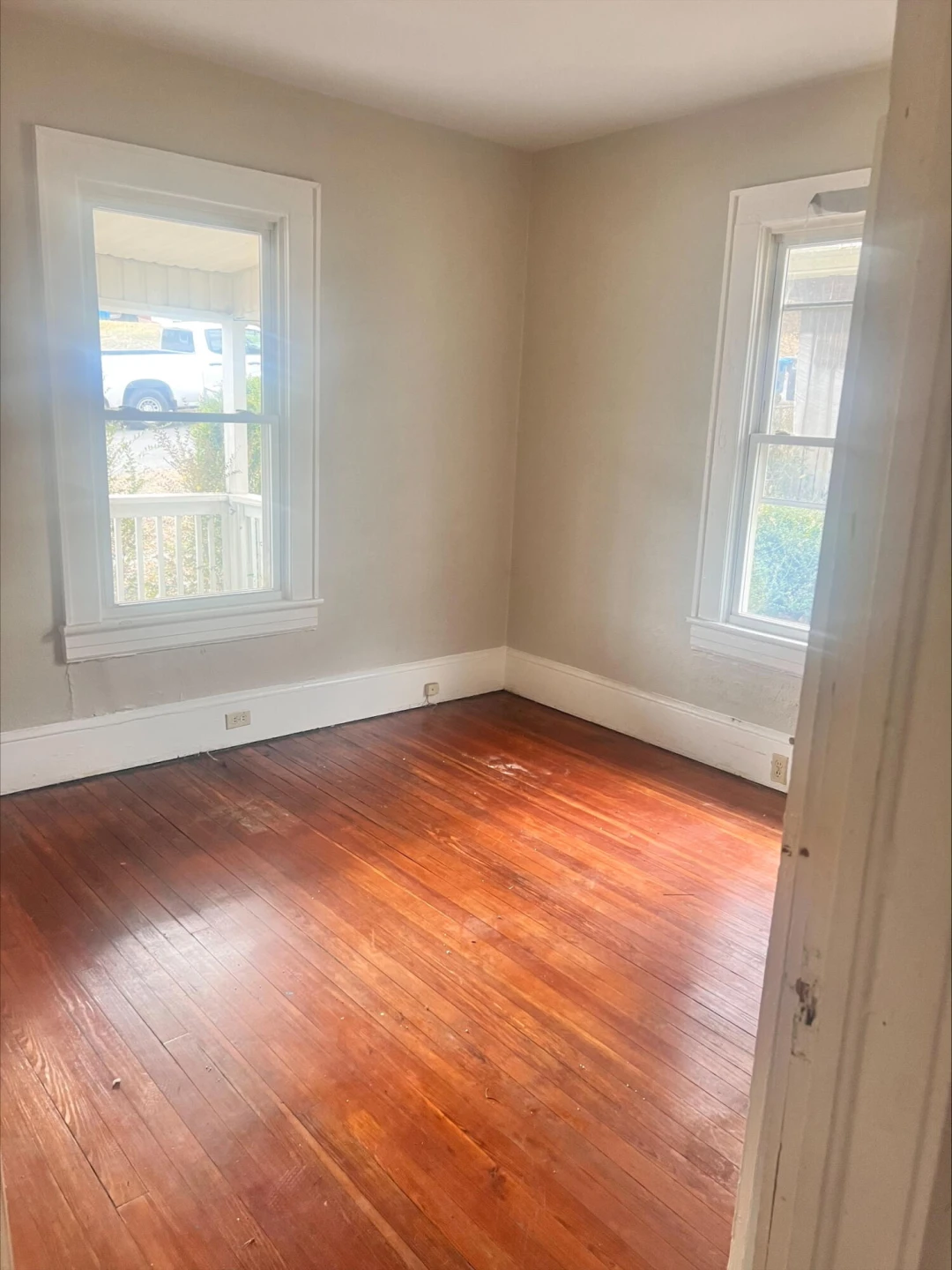 1315 Essex AVE - Photo 5
