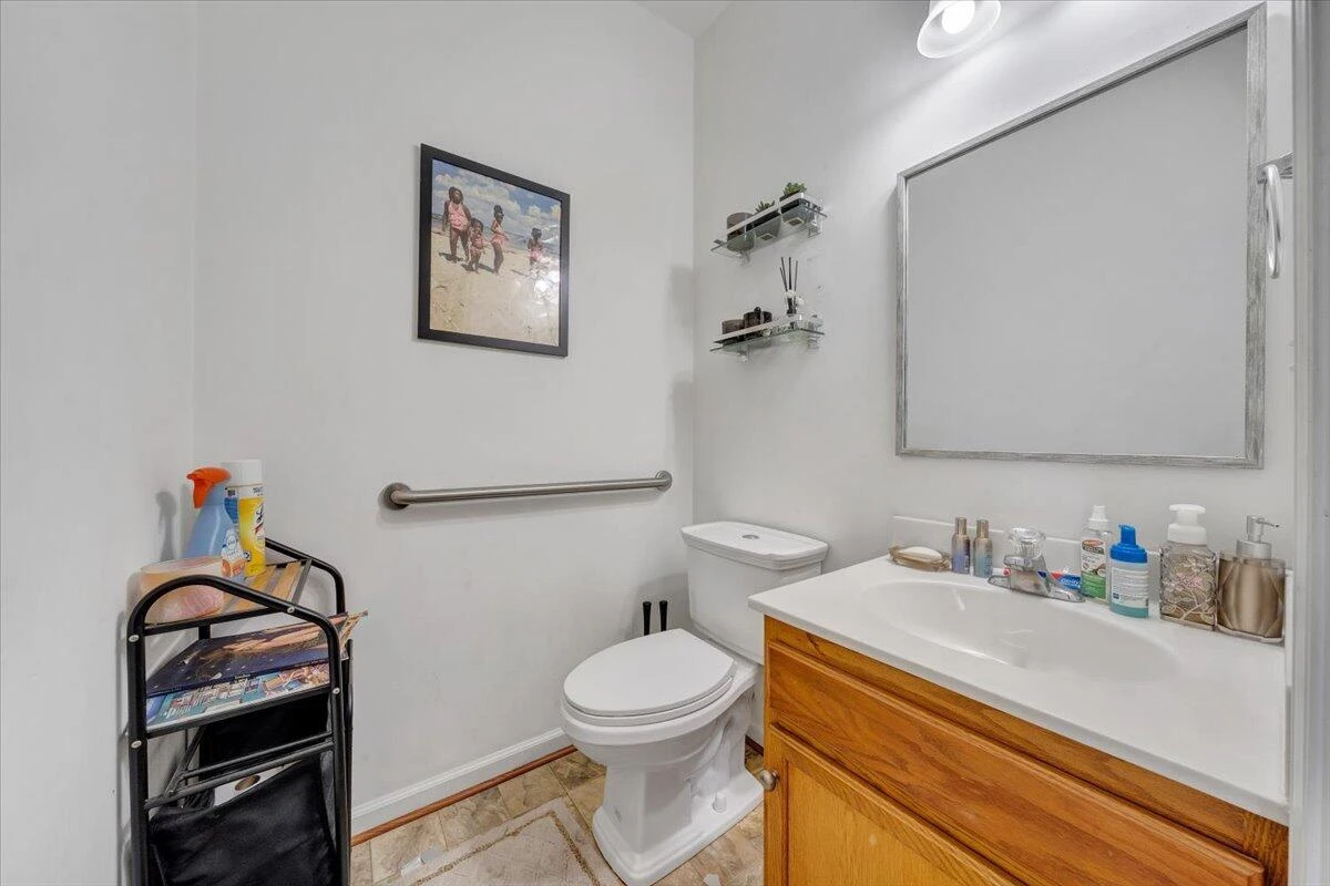 728 Jamison AVE - Photo 11