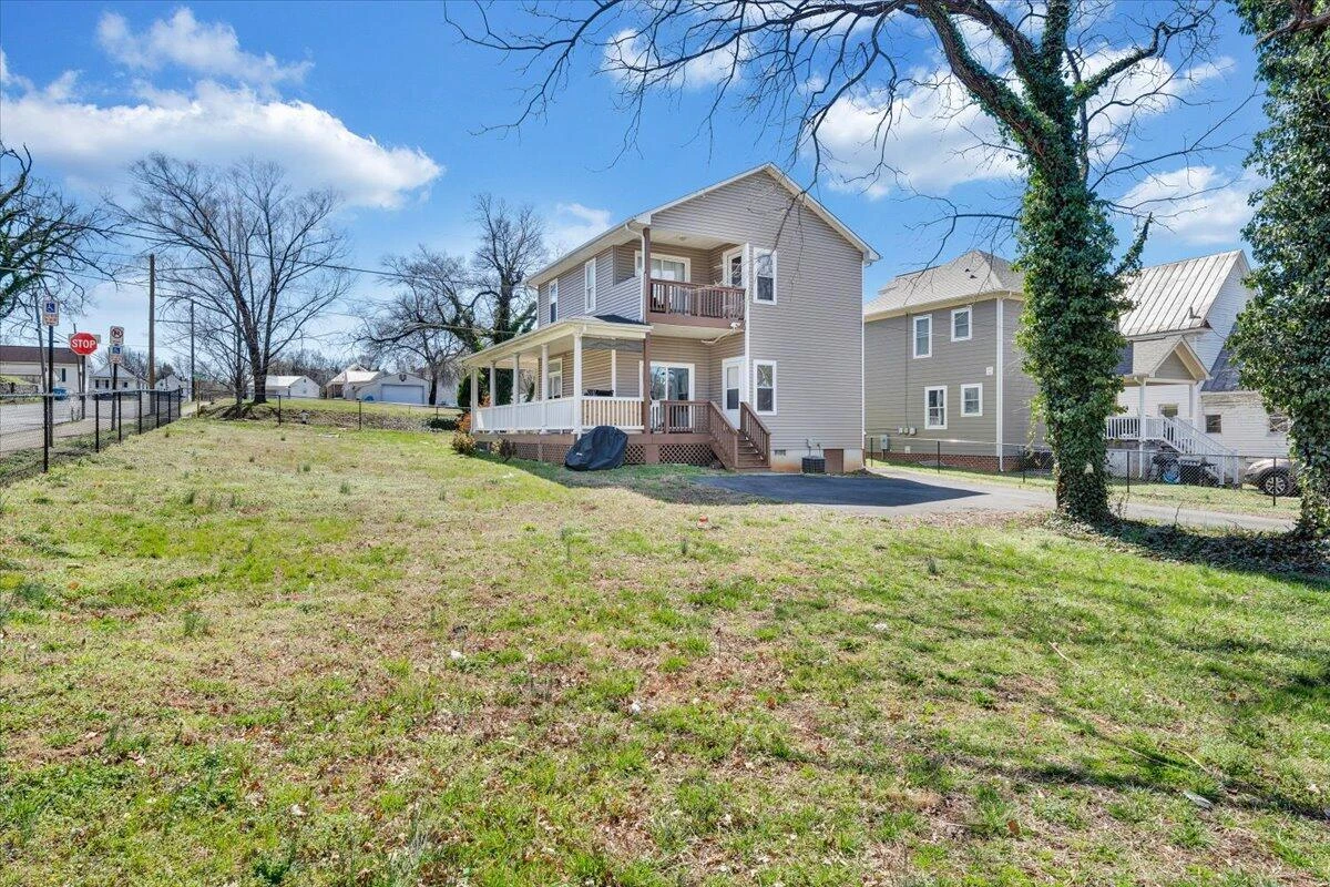 728 Jamison AVE - Photo 19