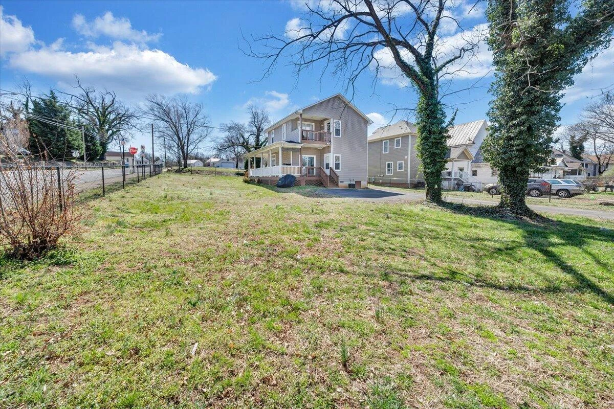 728 Jamison AVE - Photo 20