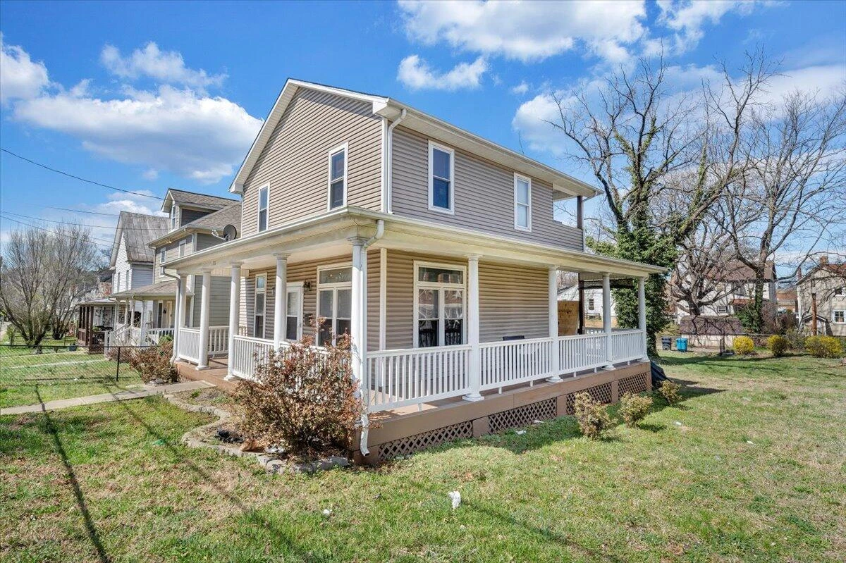 728 Jamison AVE - Photo 3