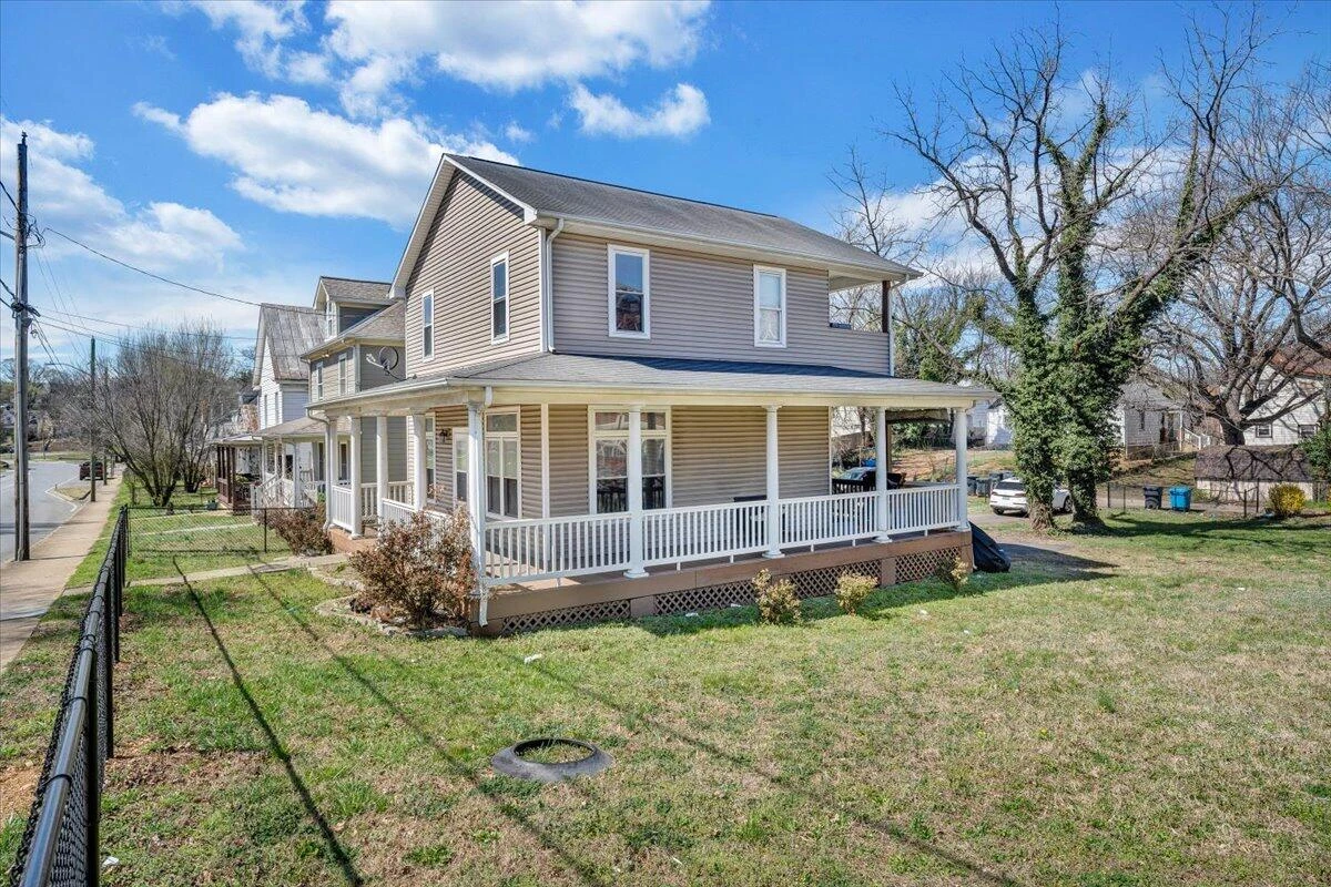 728 Jamison AVE - Photo 4