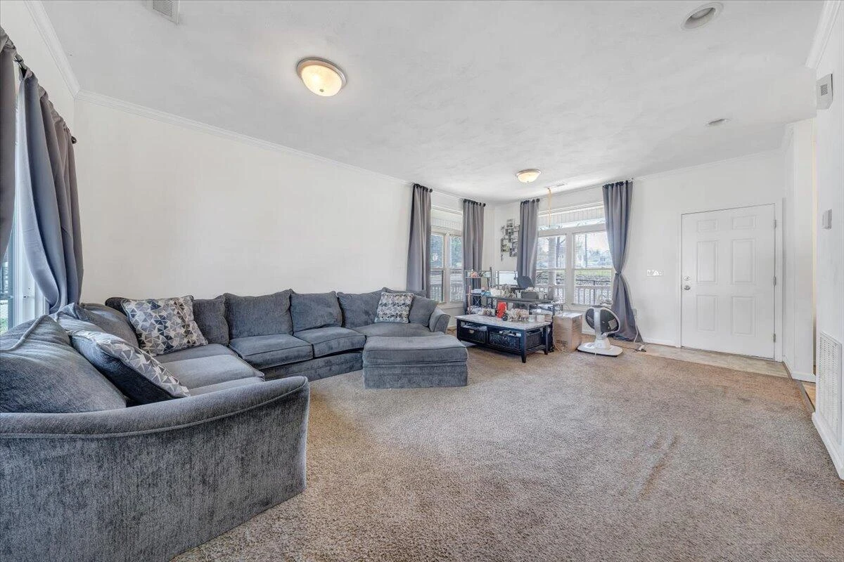 728 Jamison AVE - Photo 6