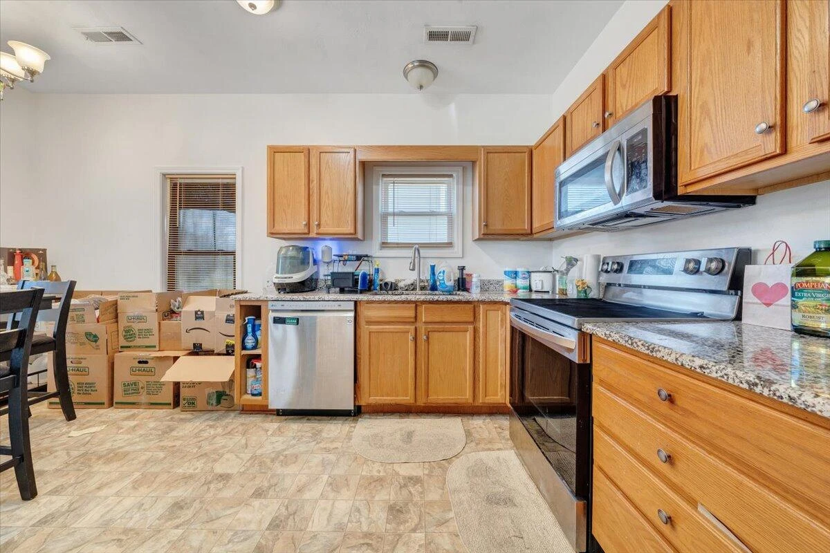 728 Jamison AVE - Photo 8