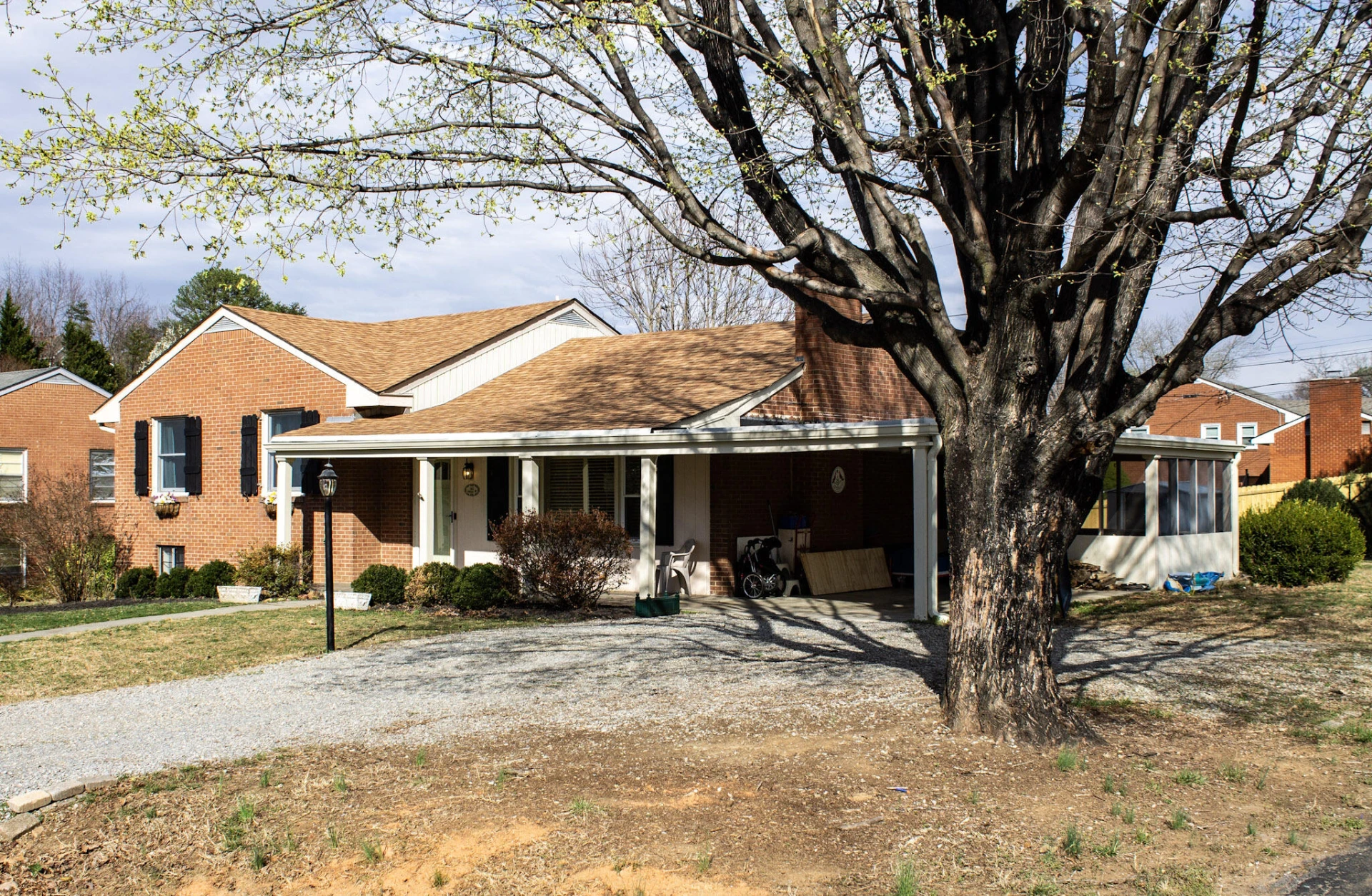 1910 AIRVIEW RD - Photo 2