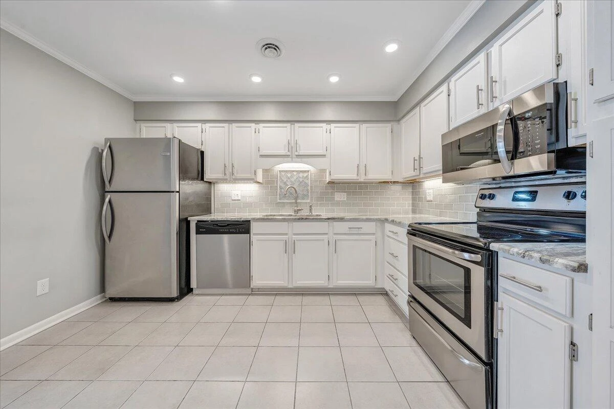 2151 Broadway AVE #9 - Photo 12