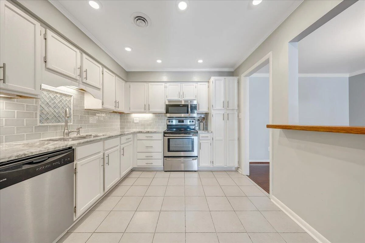 2151 Broadway AVE #9 - Photo 13