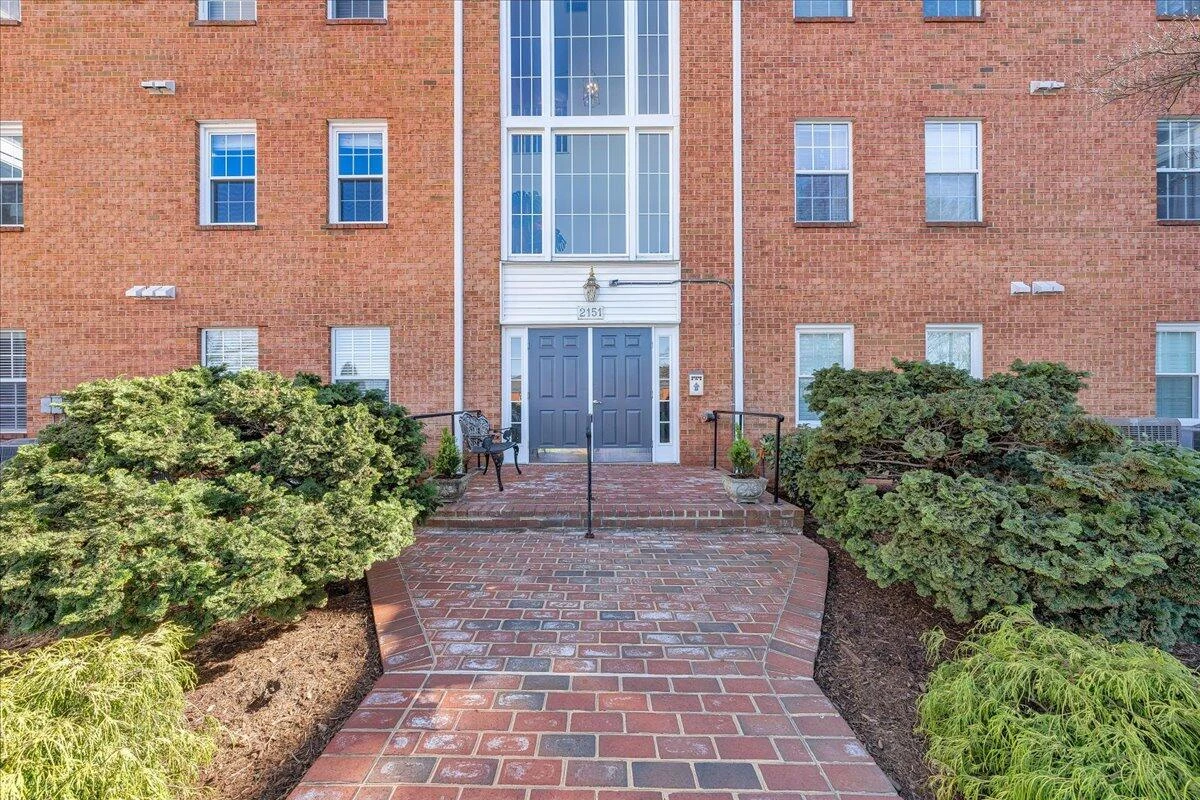 2151 Broadway AVE #9 - Photo 3