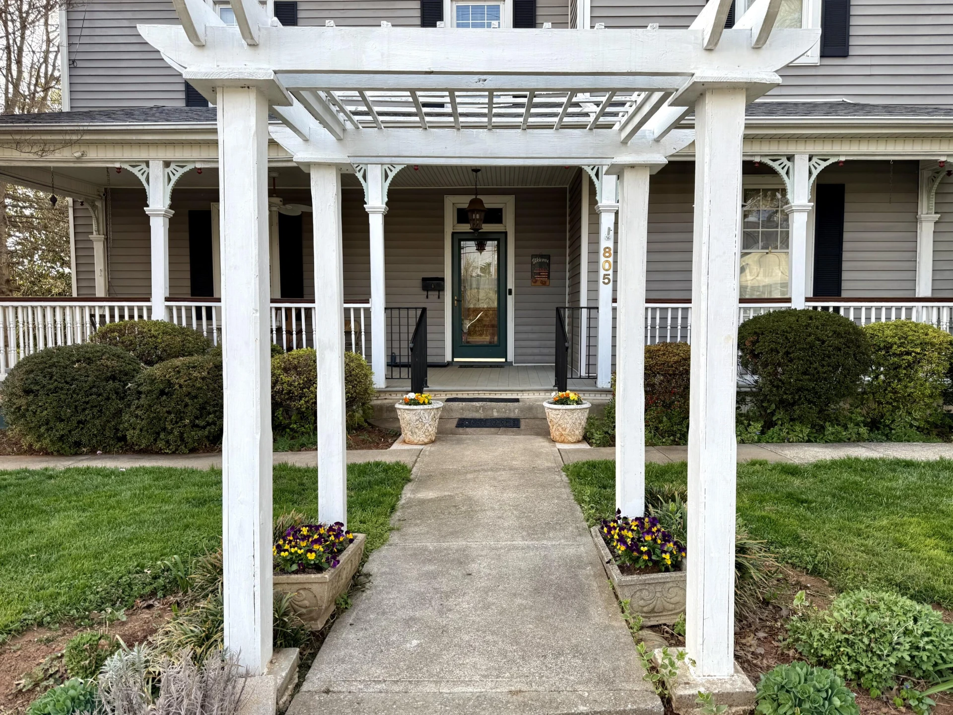 805 Longwood AVE - Photo 2