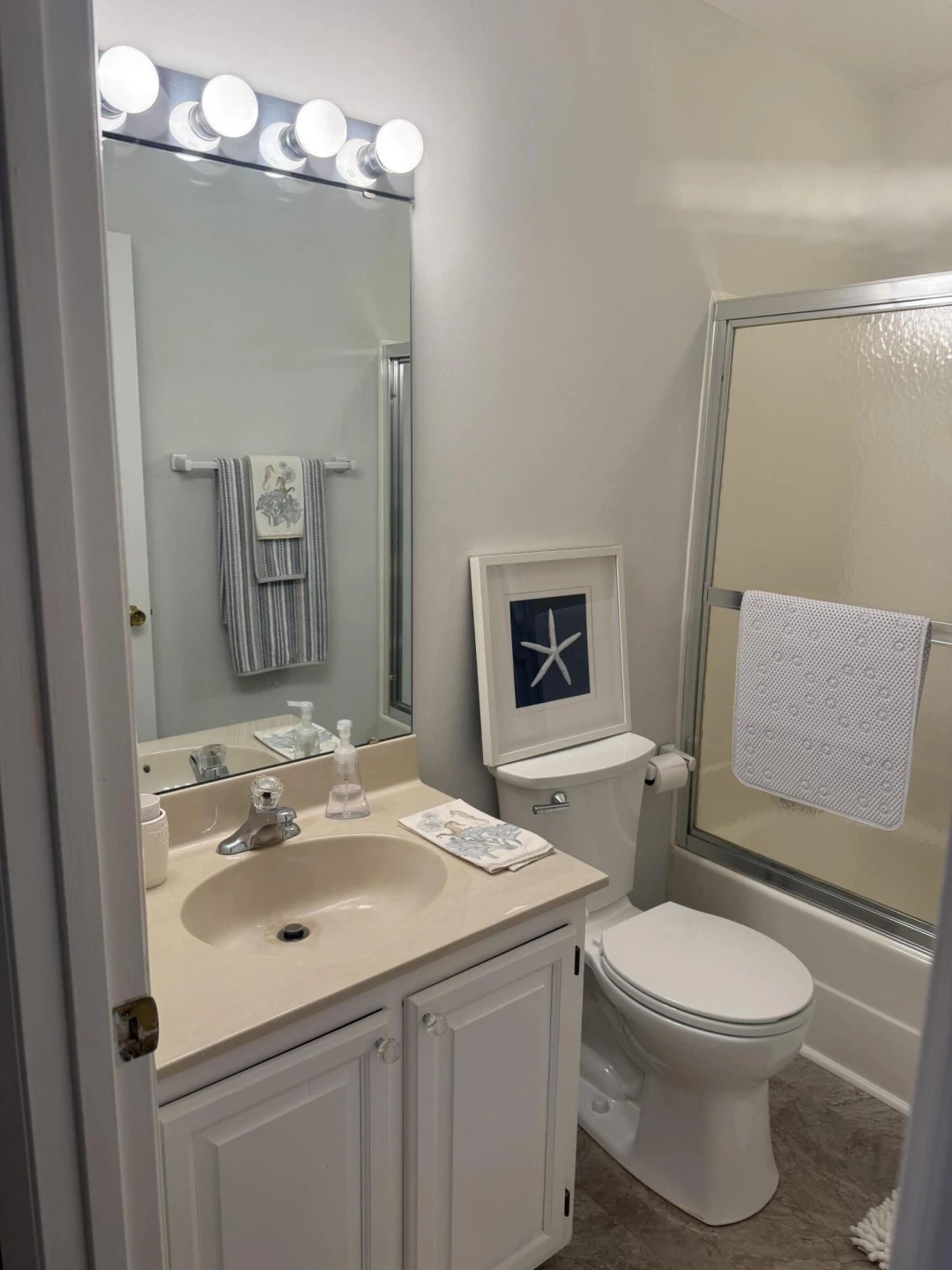218 Windward DR - Photo 14