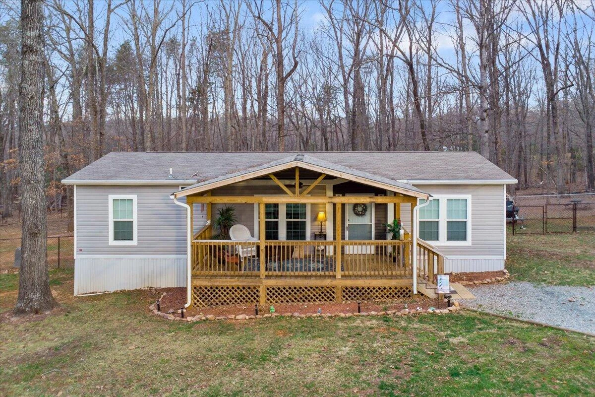 305 Snug Harbor TRL