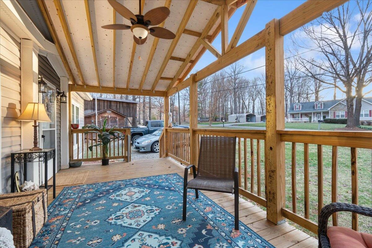305 Snug Harbor TRL - Photo 3
