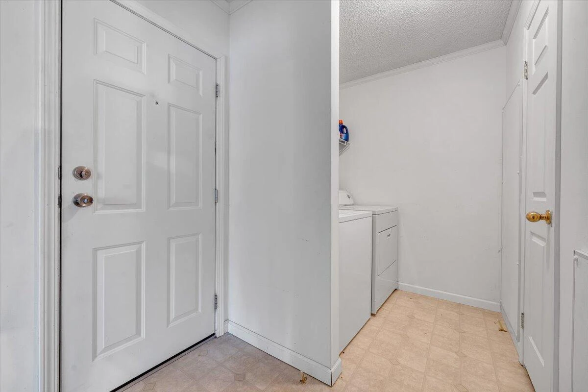 200 Surber DR - Photo 26