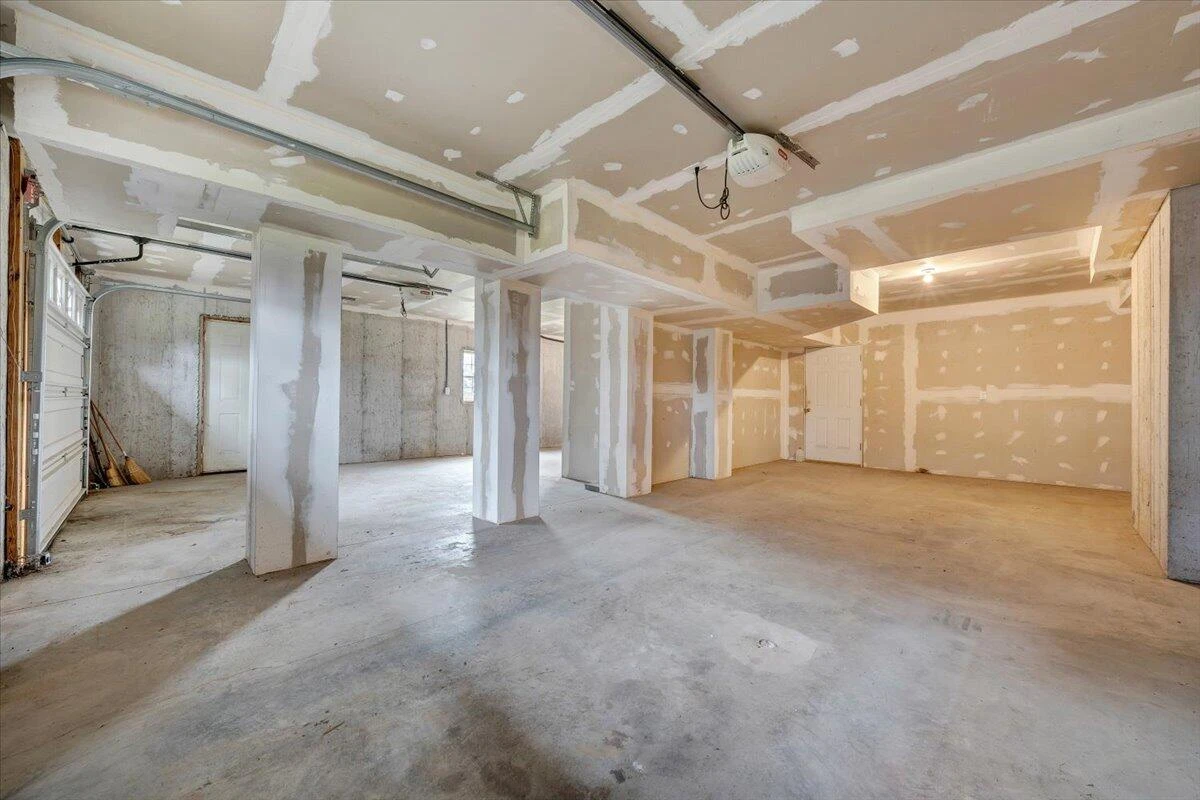 200 Surber DR - Photo 35