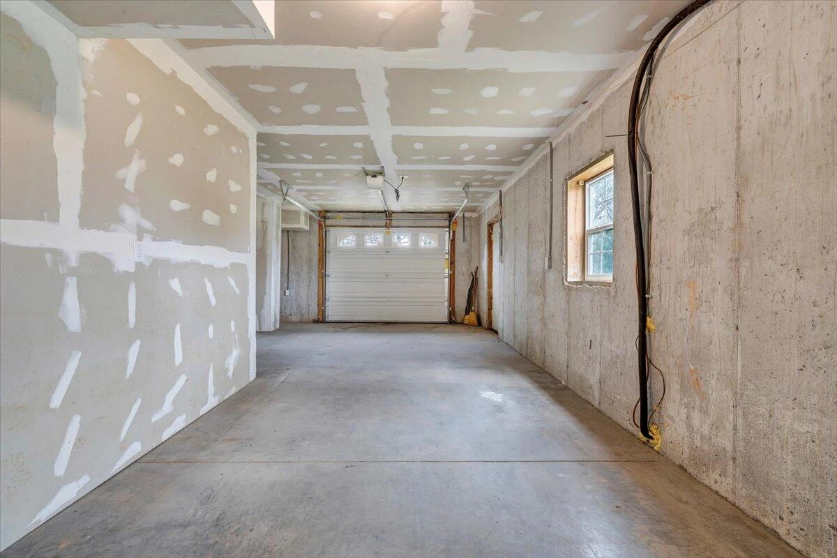 200 Surber DR - Photo 36