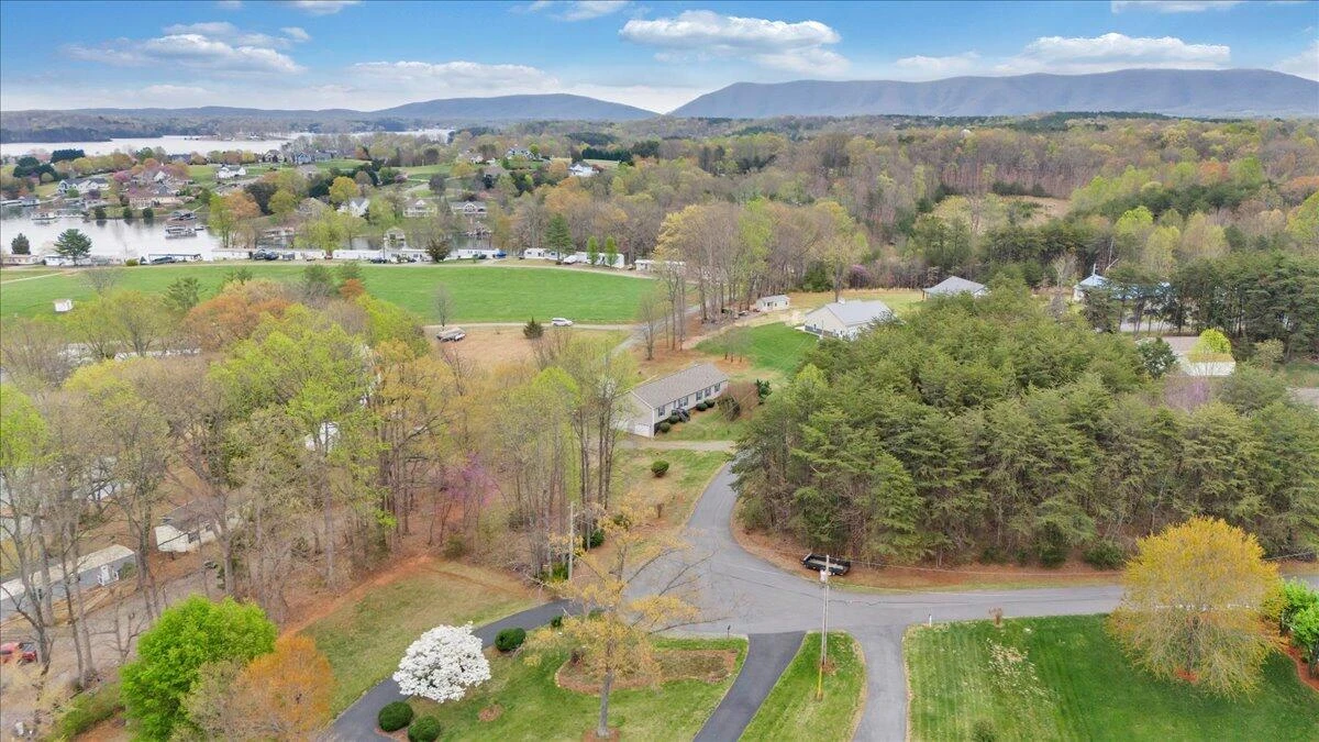 200 Surber DR - Photo 73
