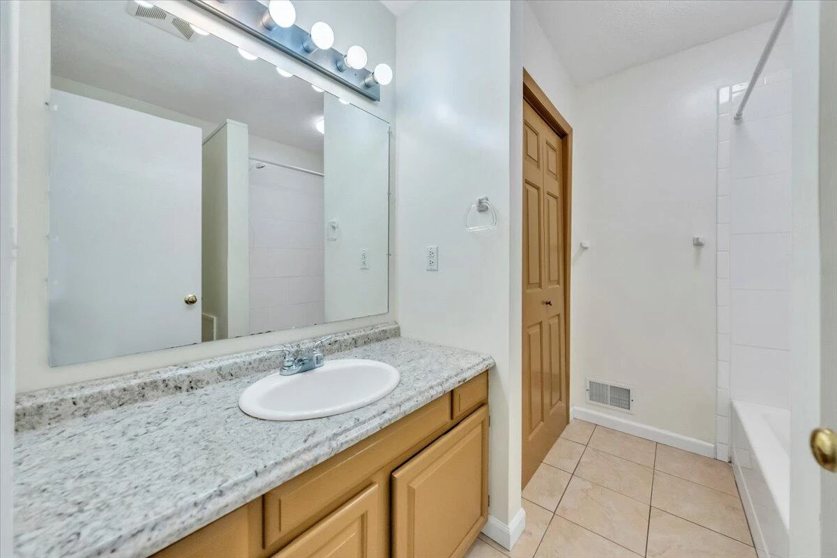 1401 Grove DR - Photo 22
